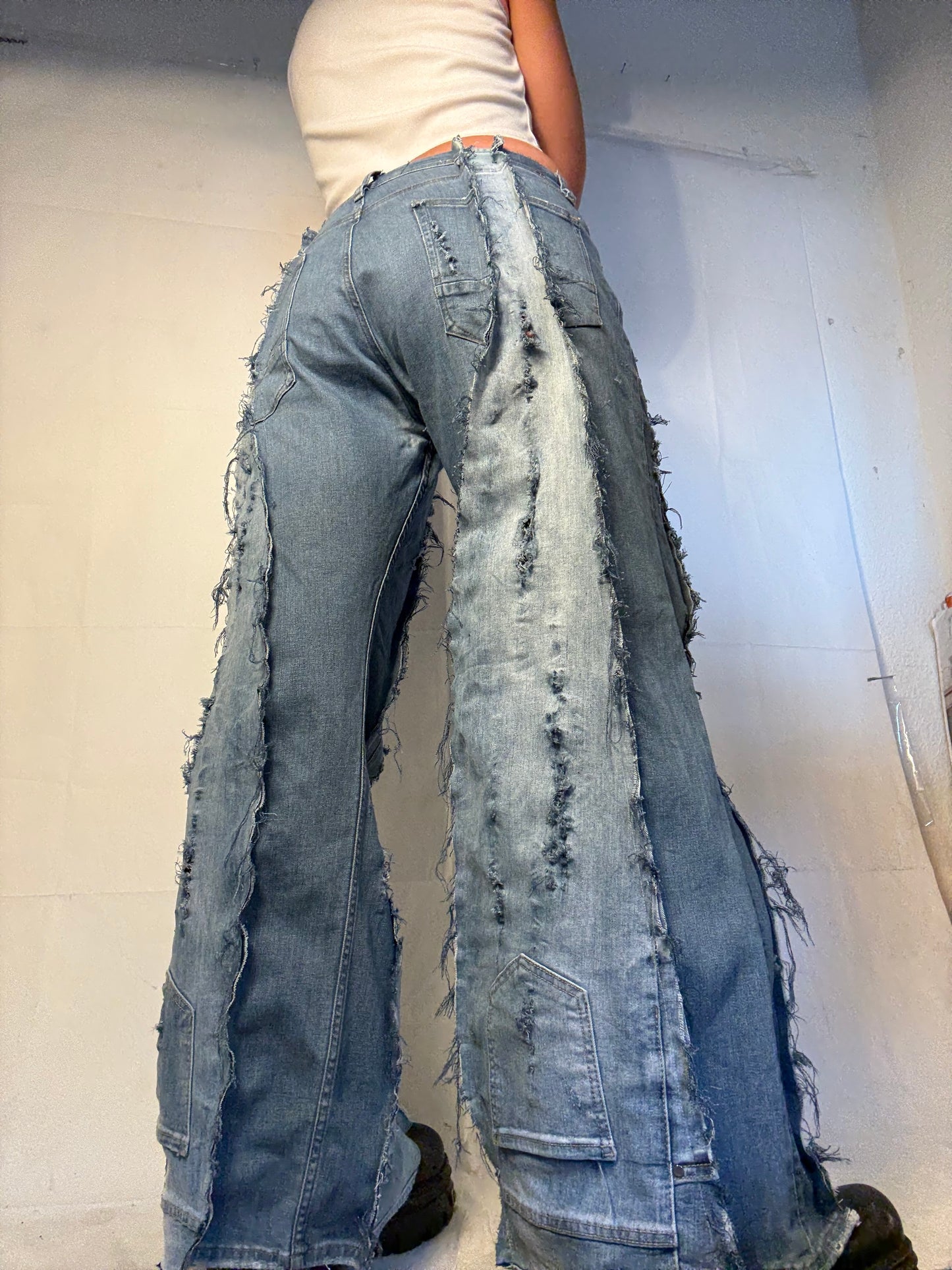 BAGGY DISTRESSED LIGHT DENIM SPG PANTS