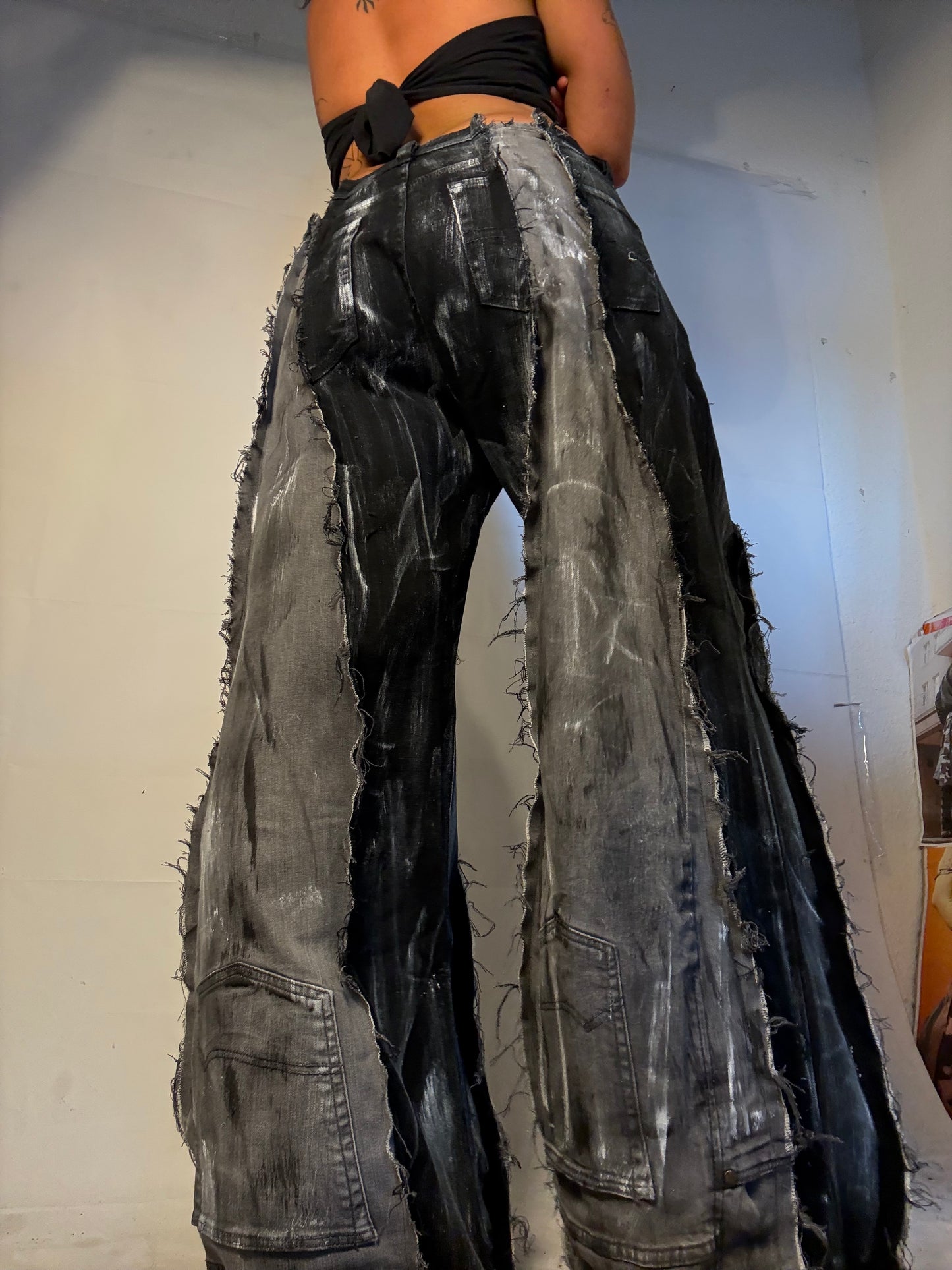 LONG FLARED STAINED ROCK BLACK/GREY SPG PANTS