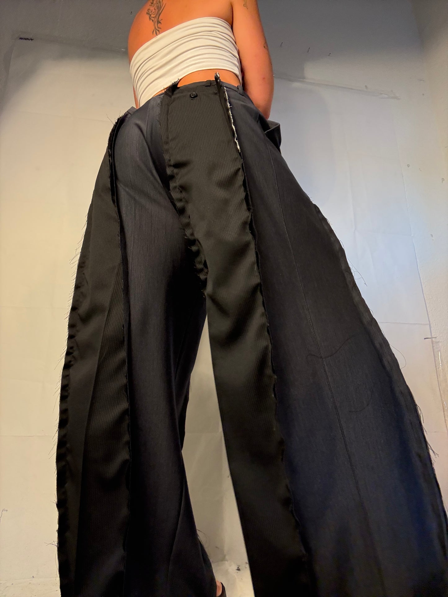 BAGGY BLACK PINSTIBE SPG SUITPANTS