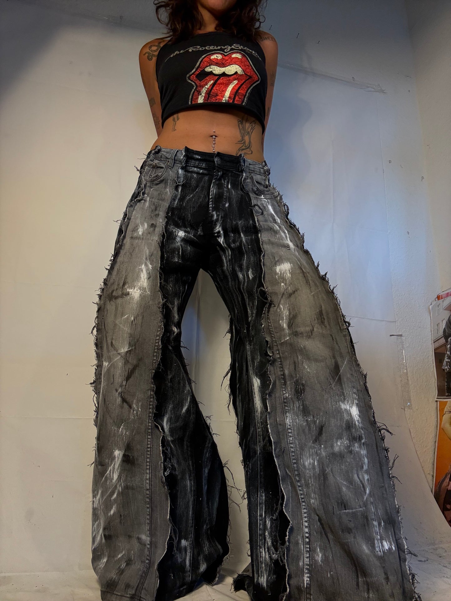 LONG FLARED STAINED ROCK BLACK/GREY SPG PANTS