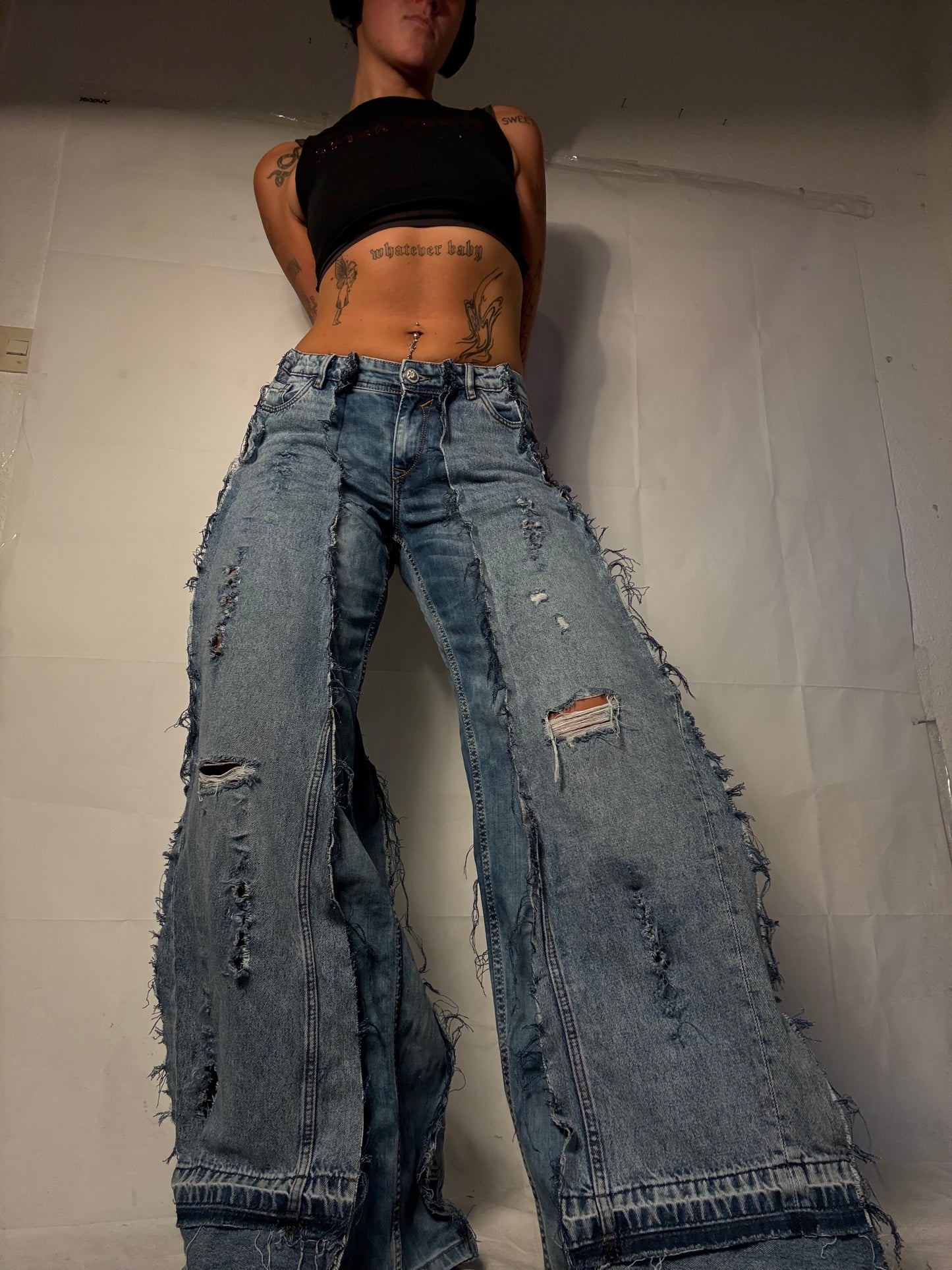 EXTRA LONG RIPPED LIGHT DENIM SPG PANTS