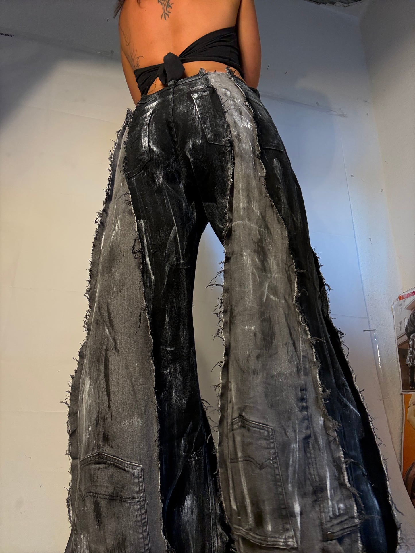 LONG FLARED STAINED ROCK BLACK/GREY SPG PANTS