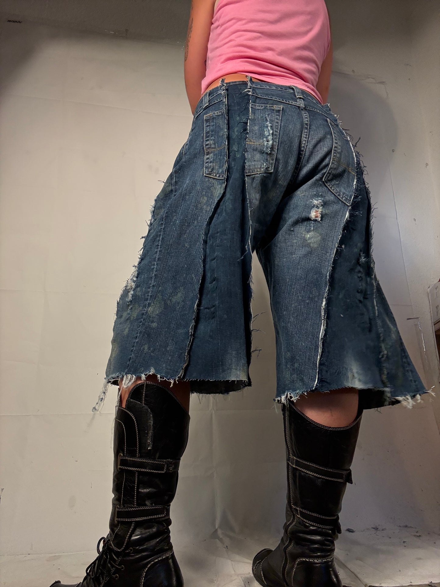RIPPED BLEACHED DENIM SPG JORTS