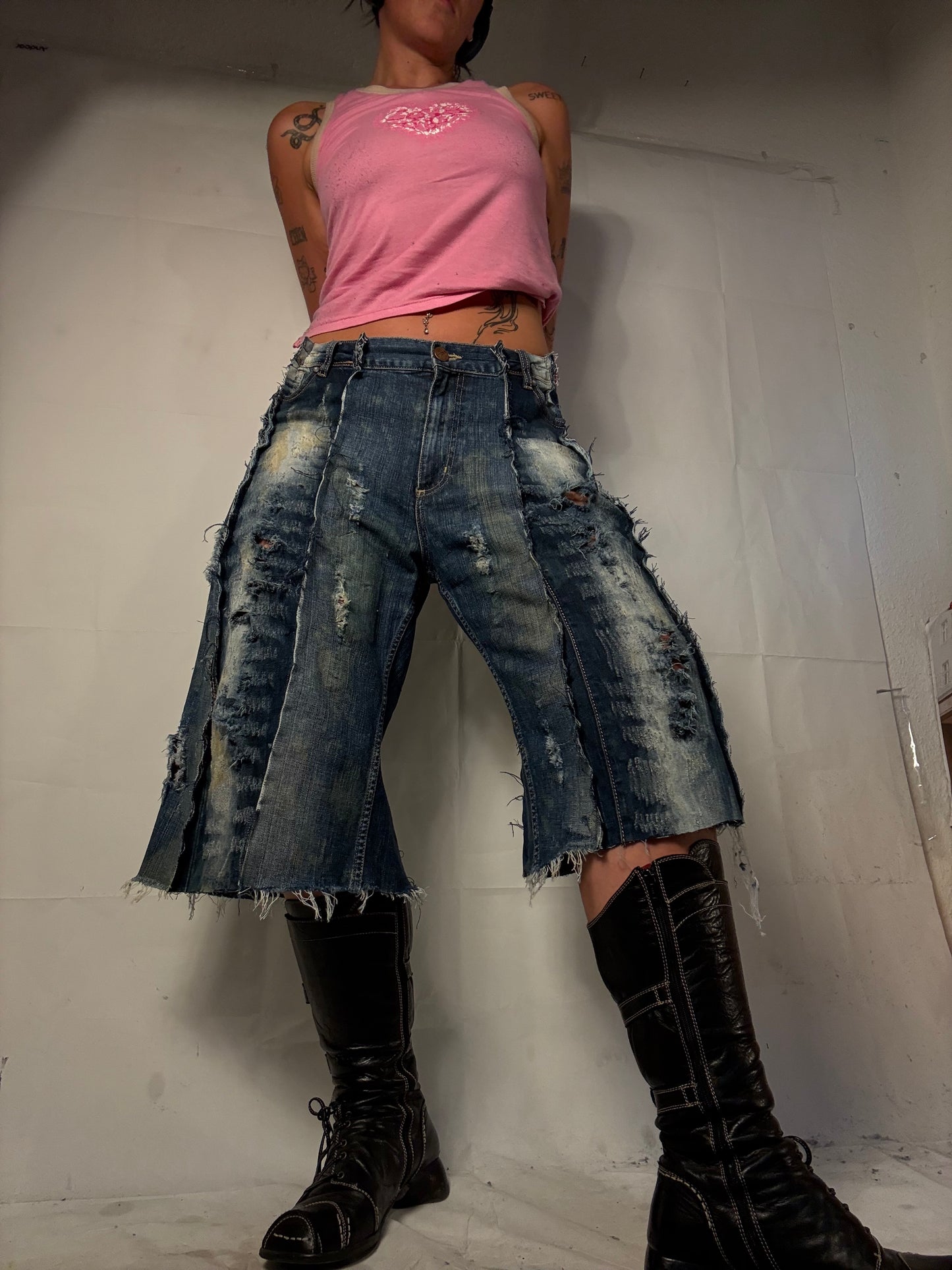 RIPPED BLEACHED DENIM SPG JORTS