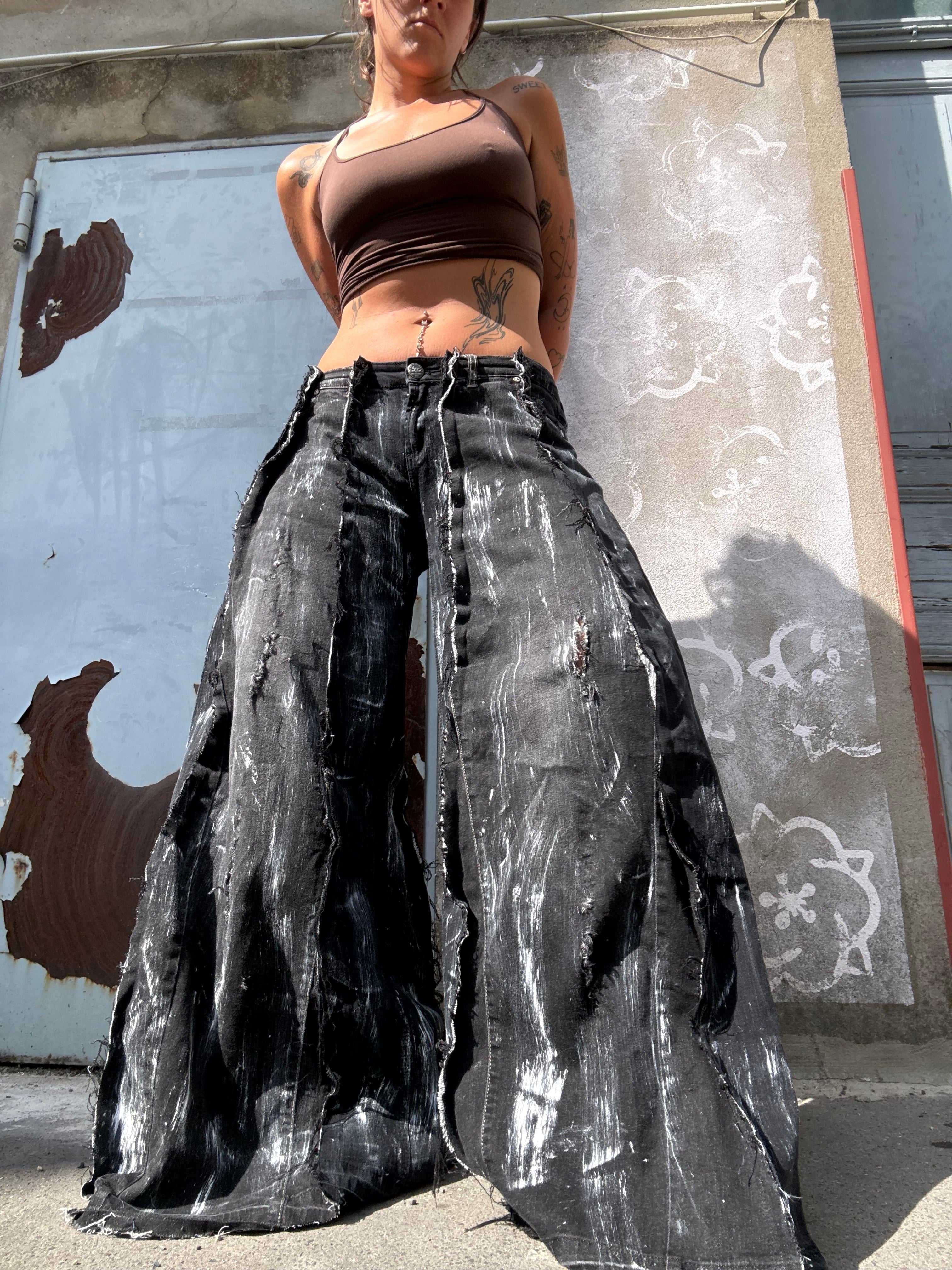 EXTRA BAGGY ALL BLACK / WHITE STAINED SPG PANTS