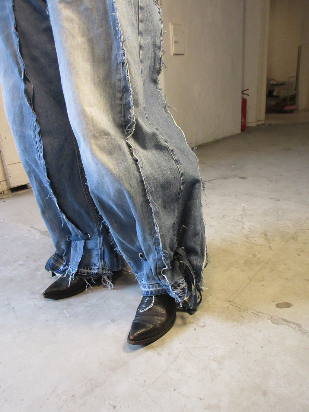 BAGGY TIE-IN LIGHT DENIM SPG PANTS