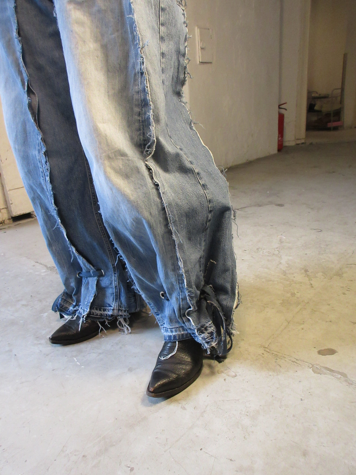 BAGGY TIE-IN LIGHT DENIM SPG PANTS