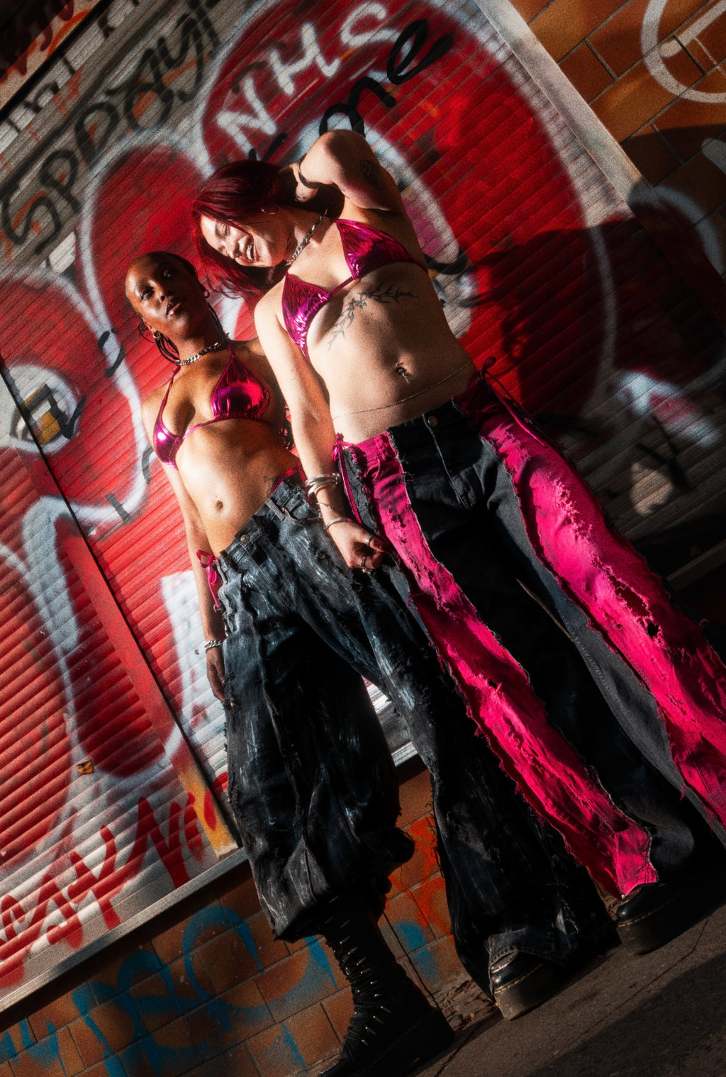 BLACK / PINK DISTRESSED SPG PANTS