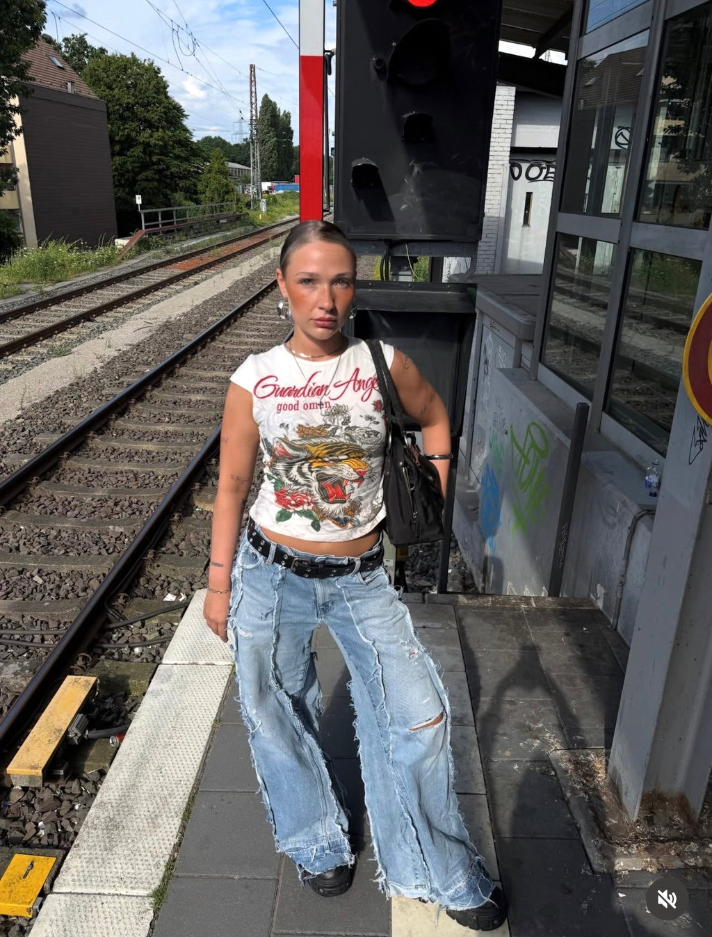 FLARED DISTRESSED LIGHT DENIM SPG PANTS