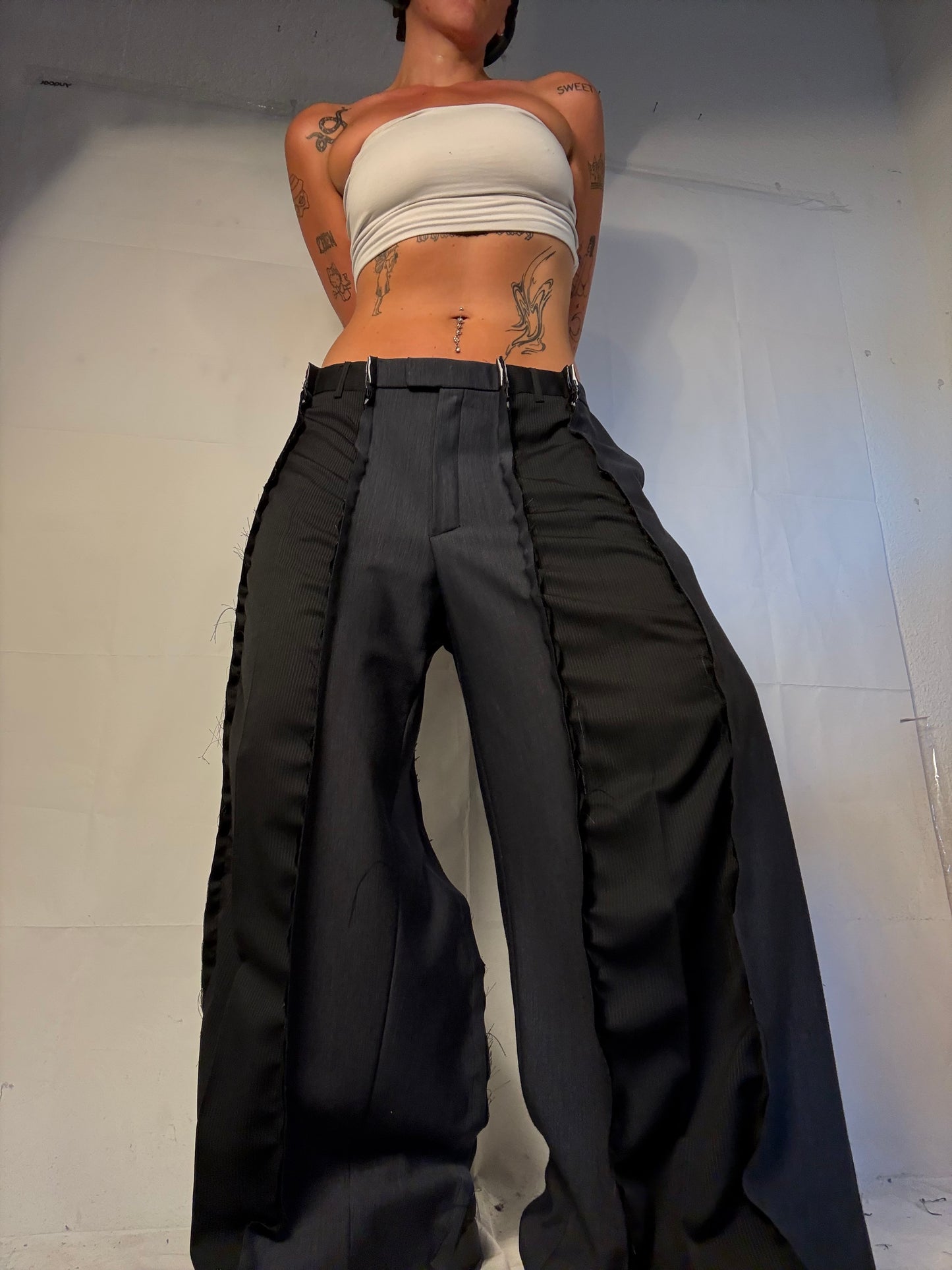 BAGGY BLACK PINSTIBE SPG SUITPANTS
