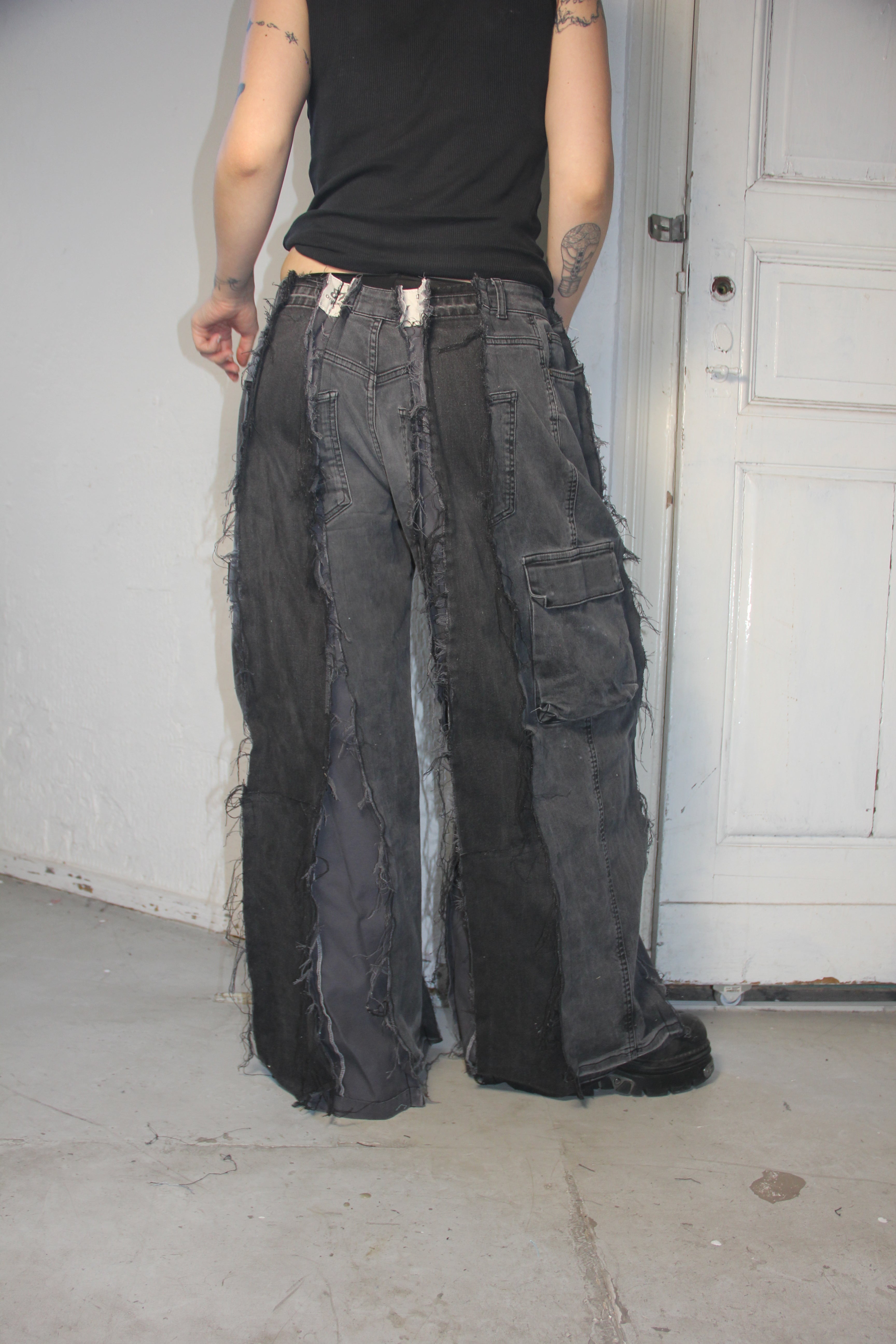 LIMITED EDITION BAGGY DARK GREY INSIDE-OUT CARGO SPG PANTS