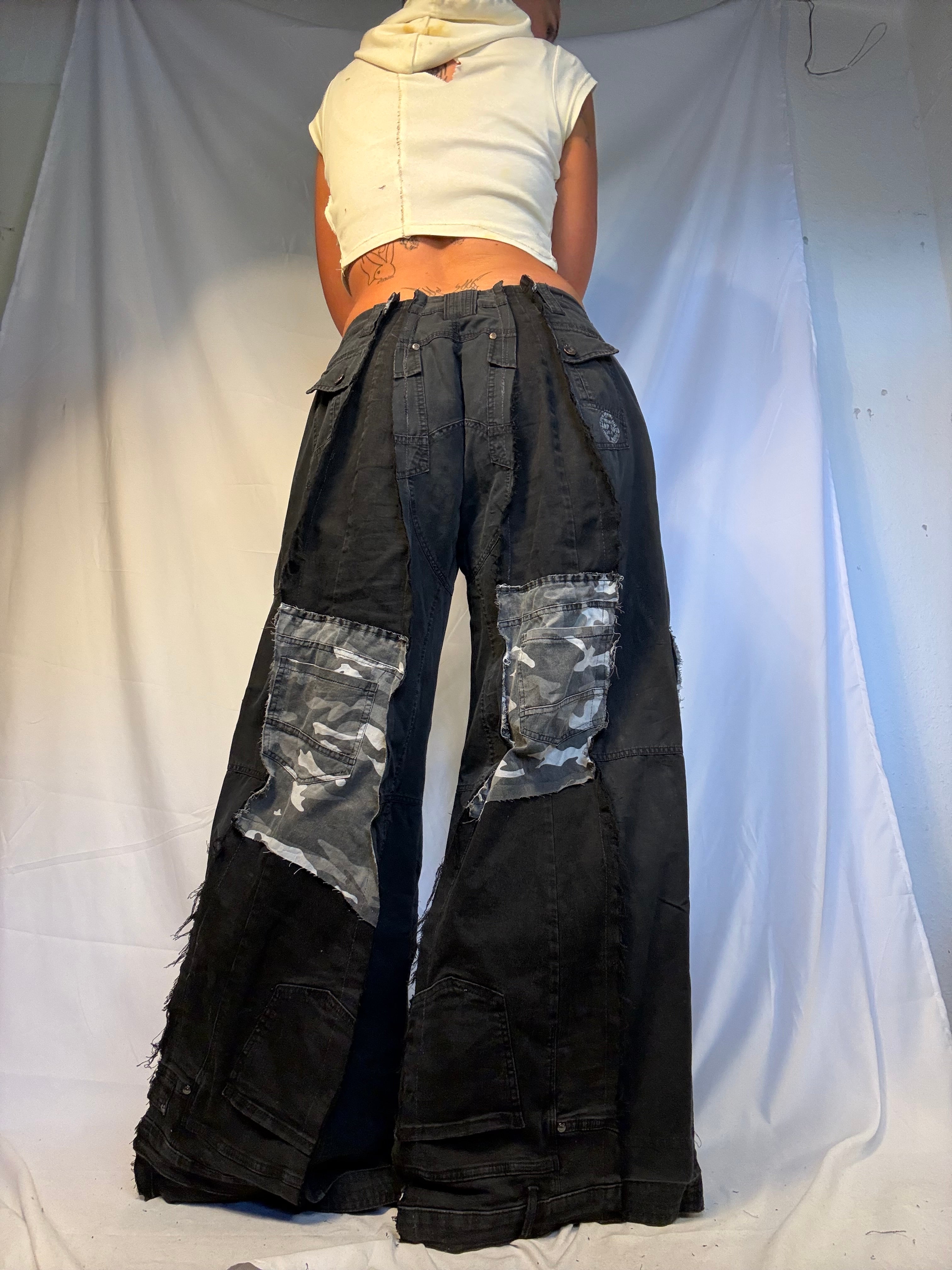 EXTRA BAGGY BLACK/WHITE CAMO SPG PANTS