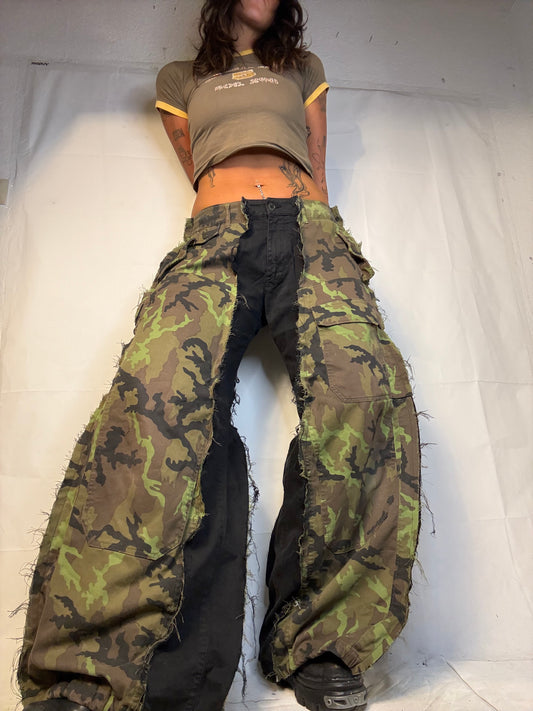 BAGGY CAMO/BLACK SPG PANTS