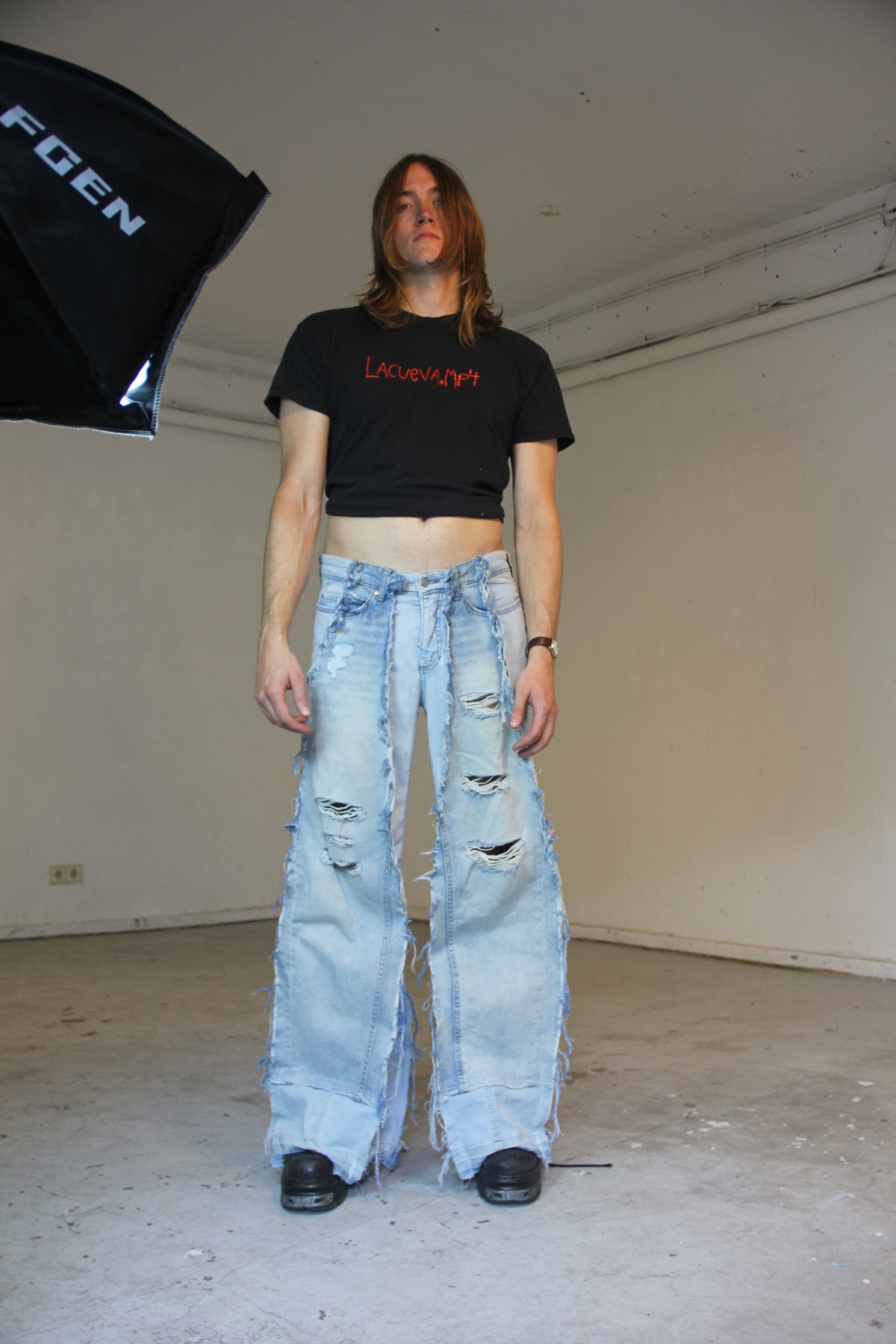 FLARED DISTRESSED LIGHT DENIM SPG PANTS