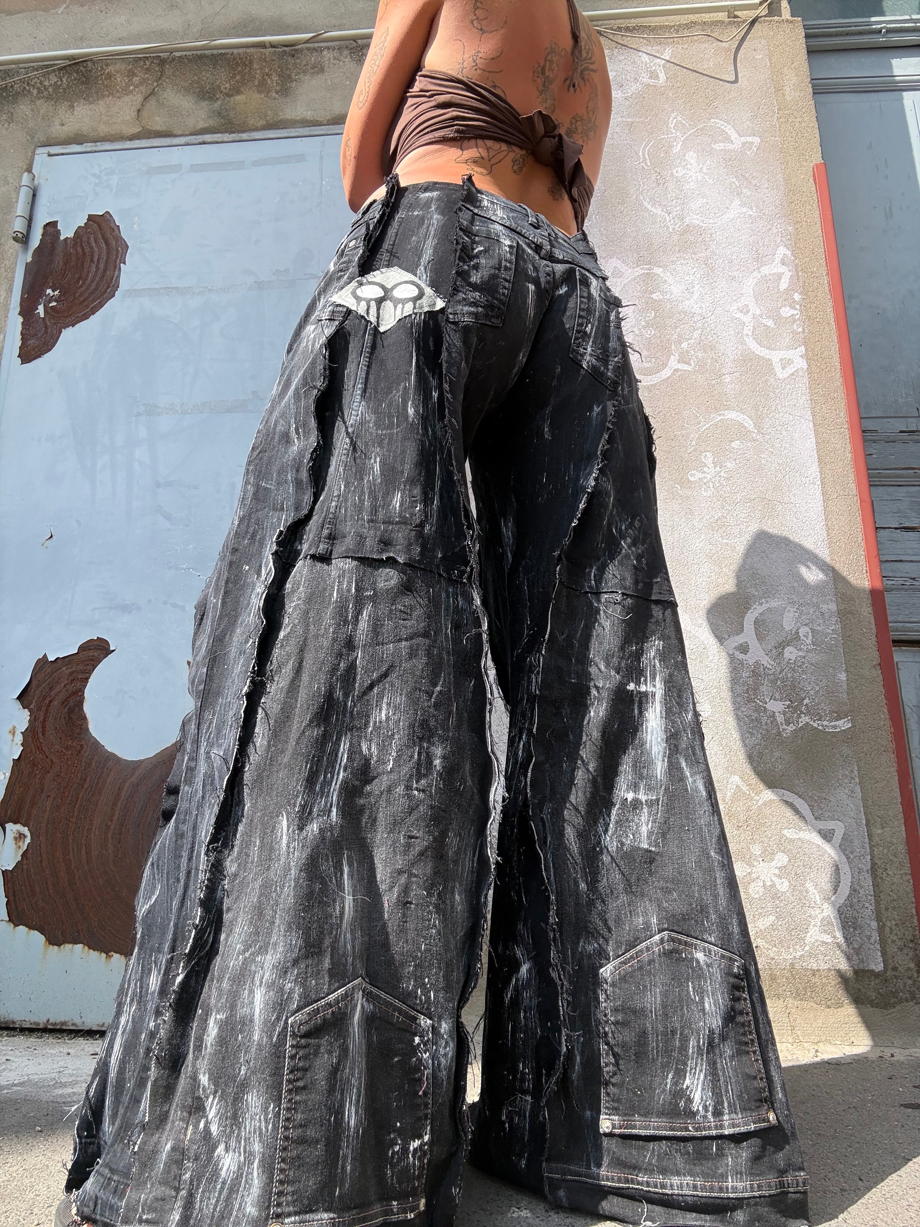 EXTRA BAGGY ALL BLACK / WHITE STAINED SPG PANTS