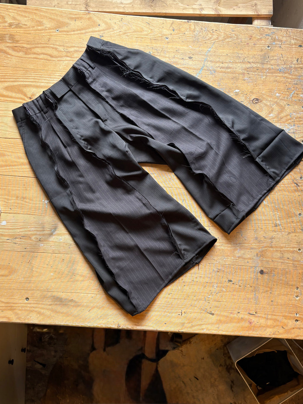 BLACK/PINSTRIBE SPG SUIT-JORTS