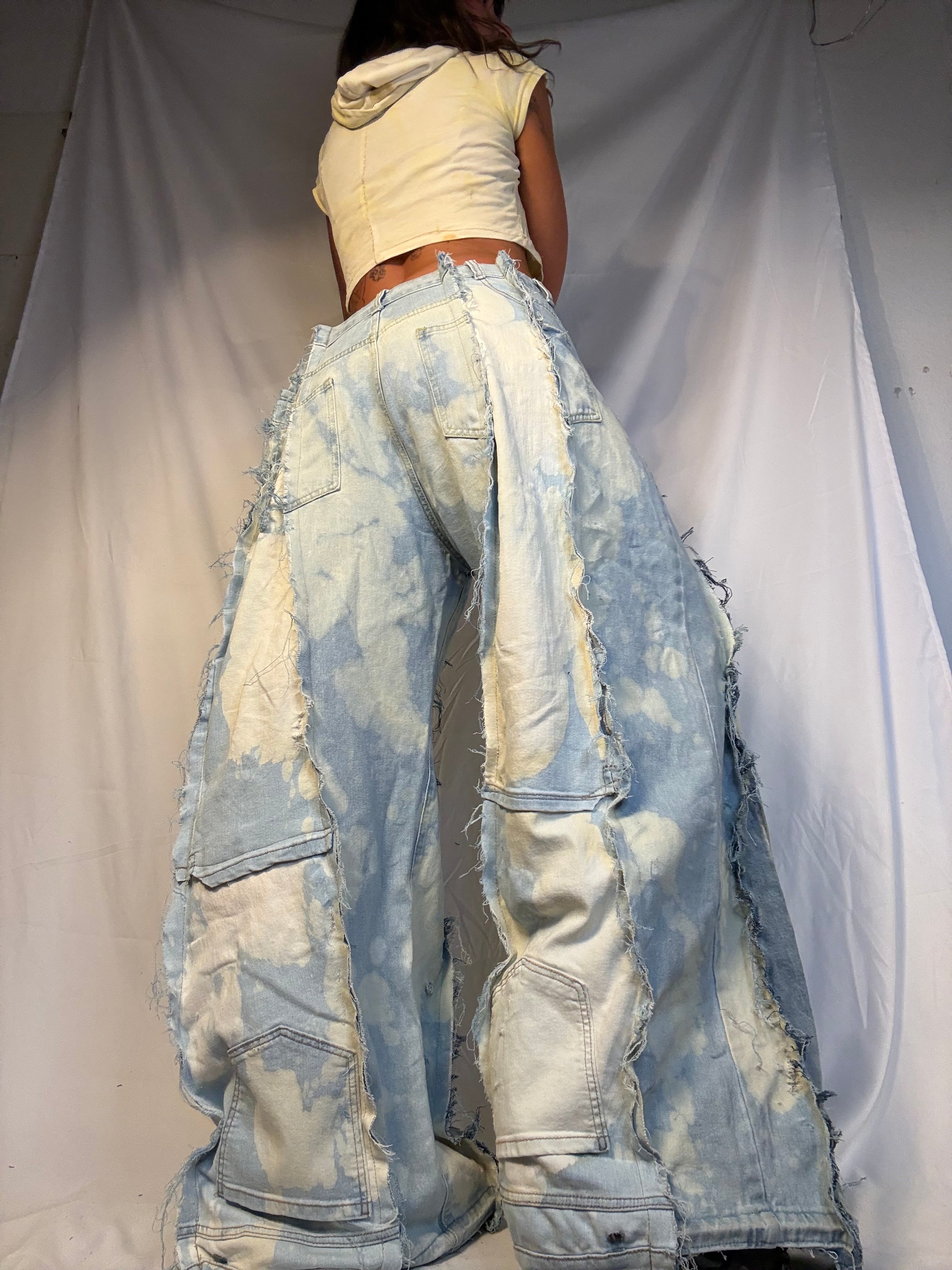 EXTRA BAGGY BLEACH STAINED LIGHT DENIM SPG PANTS
