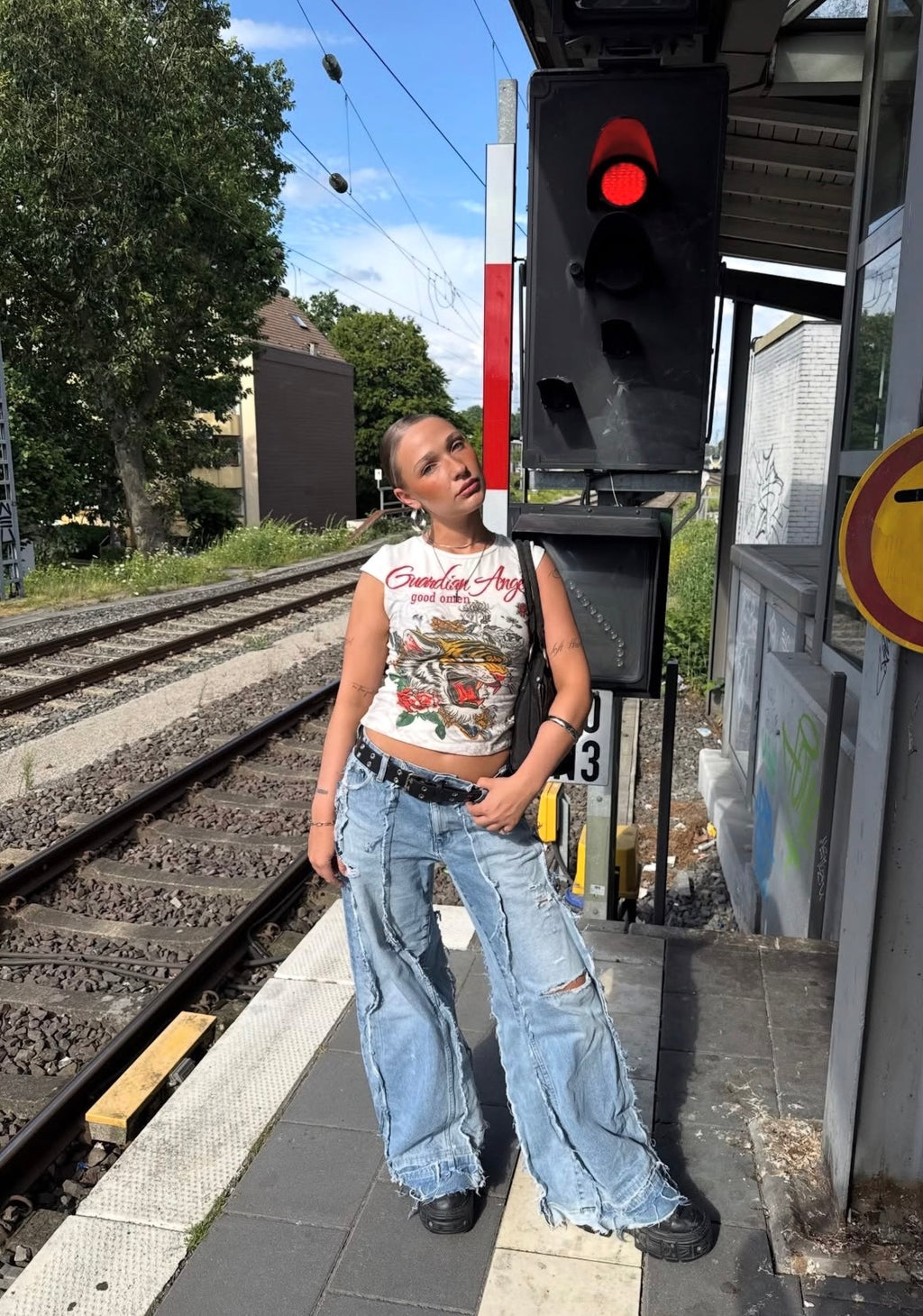 FLARED DISTRESSED LIGHT DENIM SPG PANTS