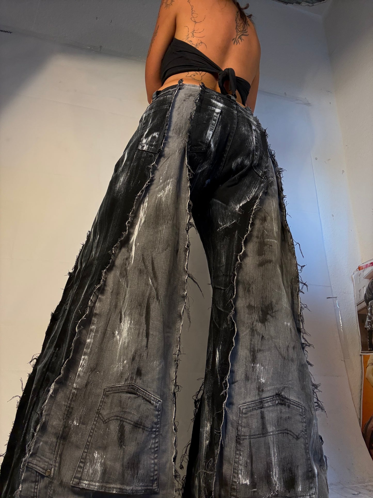 LONG FLARED STAINED ROCK BLACK/GREY SPG PANTS