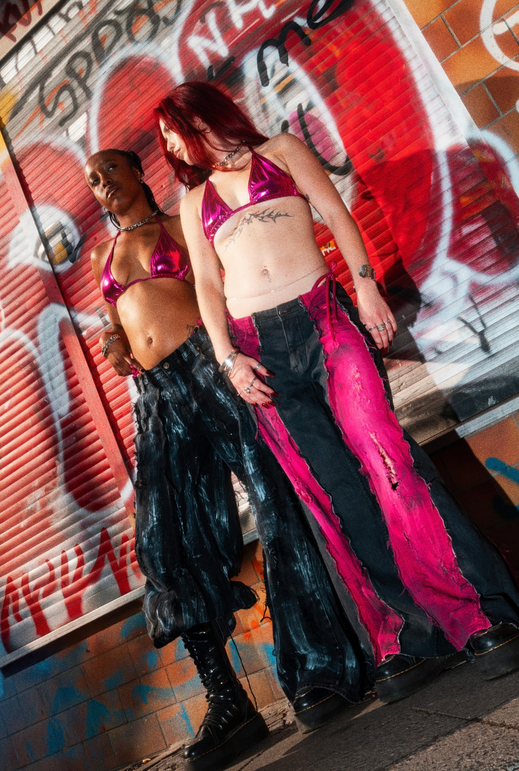 BLACK / PINK DISTRESSED SPG PANTS