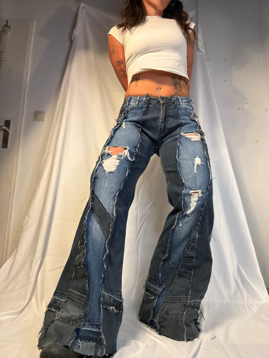 LIGHT SLIM PATCHED RIPPED DENIM SPG PANTS