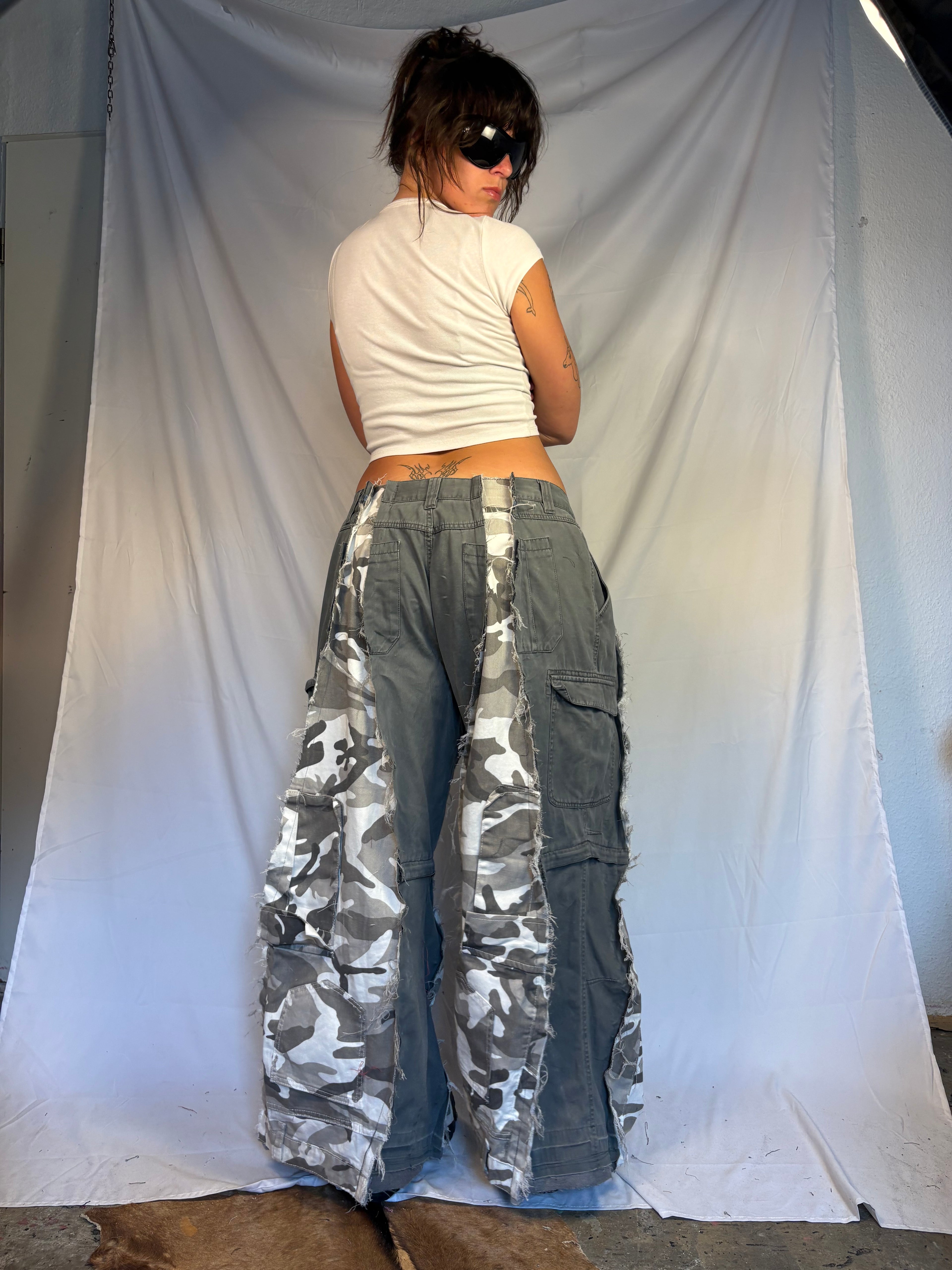 EXTRA BAGGY LIGHT GREY CAMO SPG PANTS