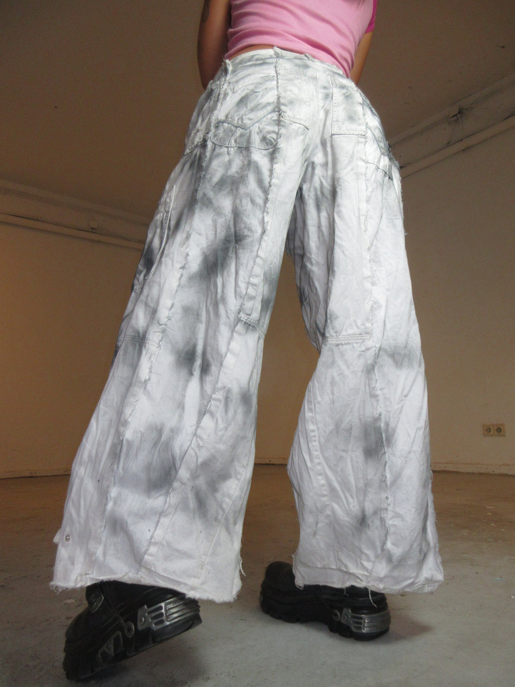 LIMITED EDITION BAGGY Y2K WHITE STAINED CARGO SPG PANTS