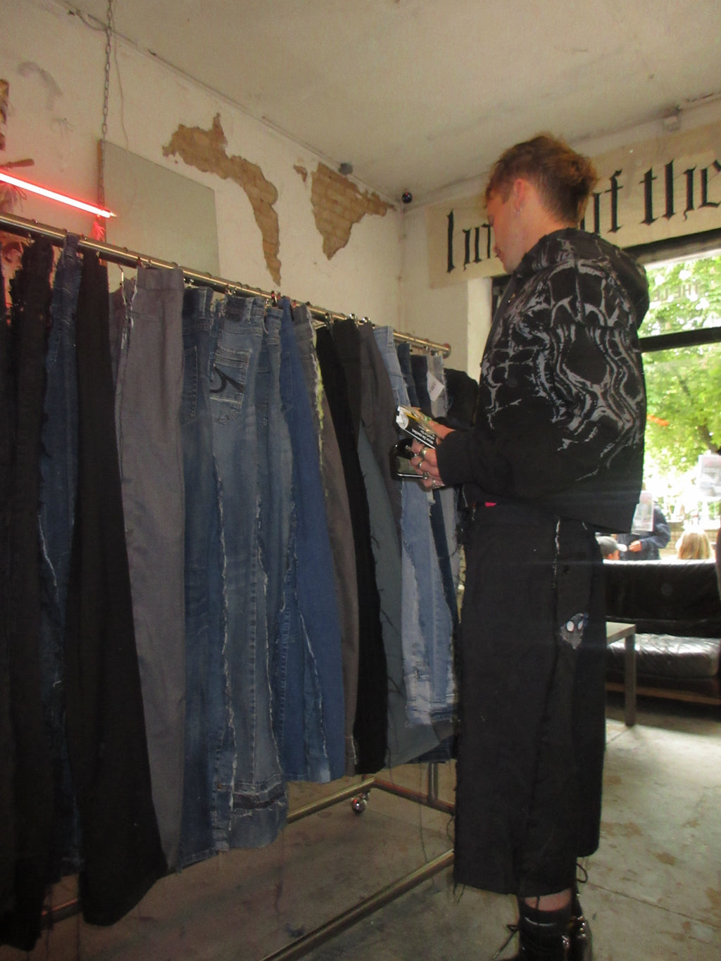 BLACK/PINSTRIBE SPG SUIT-JORTS