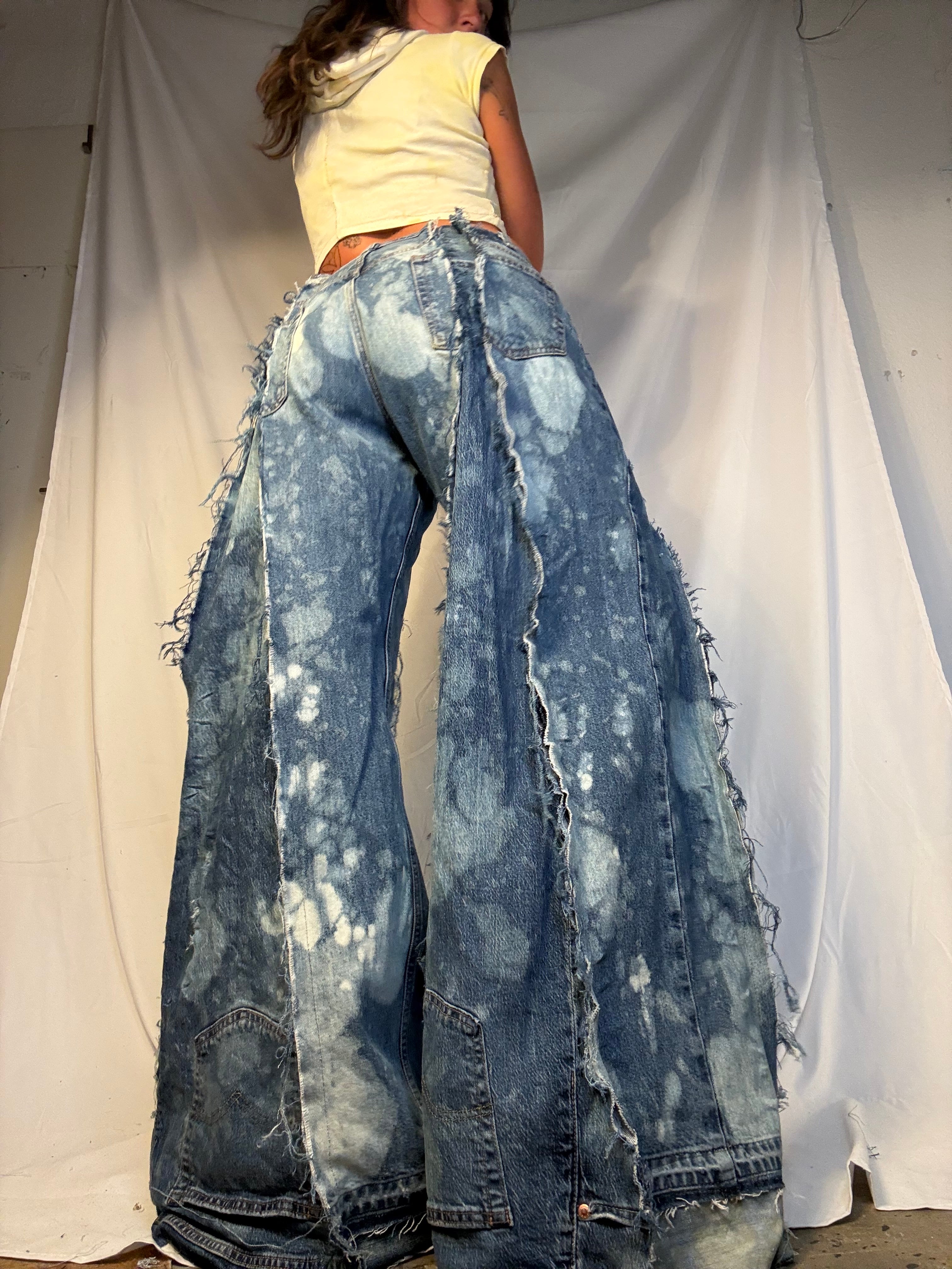 BAGGY BLEACH STAINED DISTRESSED CLASSIC DENIM SPG PANTS