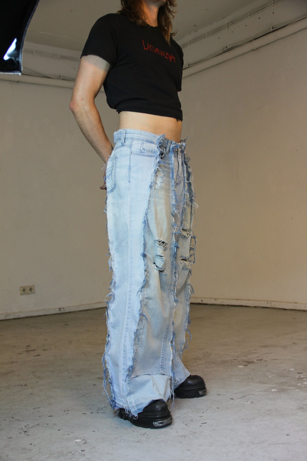 FLARED DISTRESSED LIGHT DENIM SPG PANTS