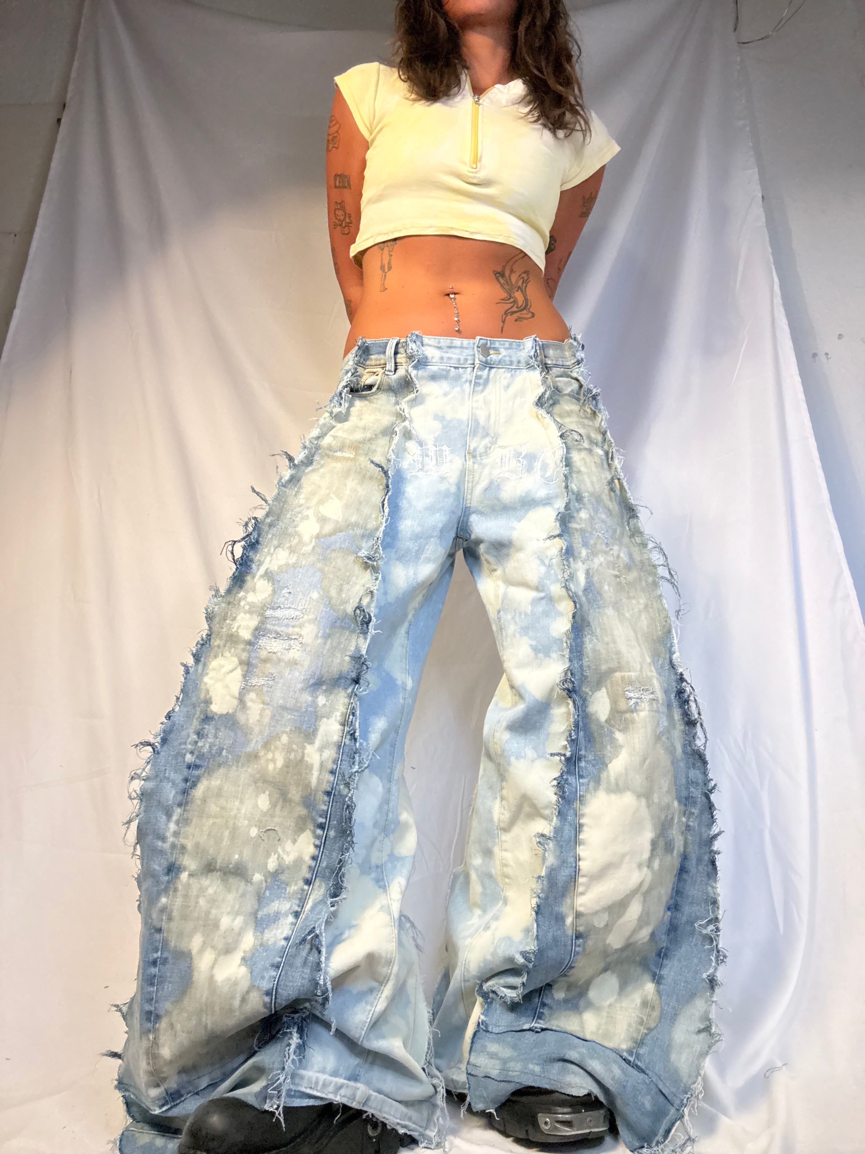 EXTRA BAGGY BLEACH STAINED LIGHT DENIM SPG PANTS