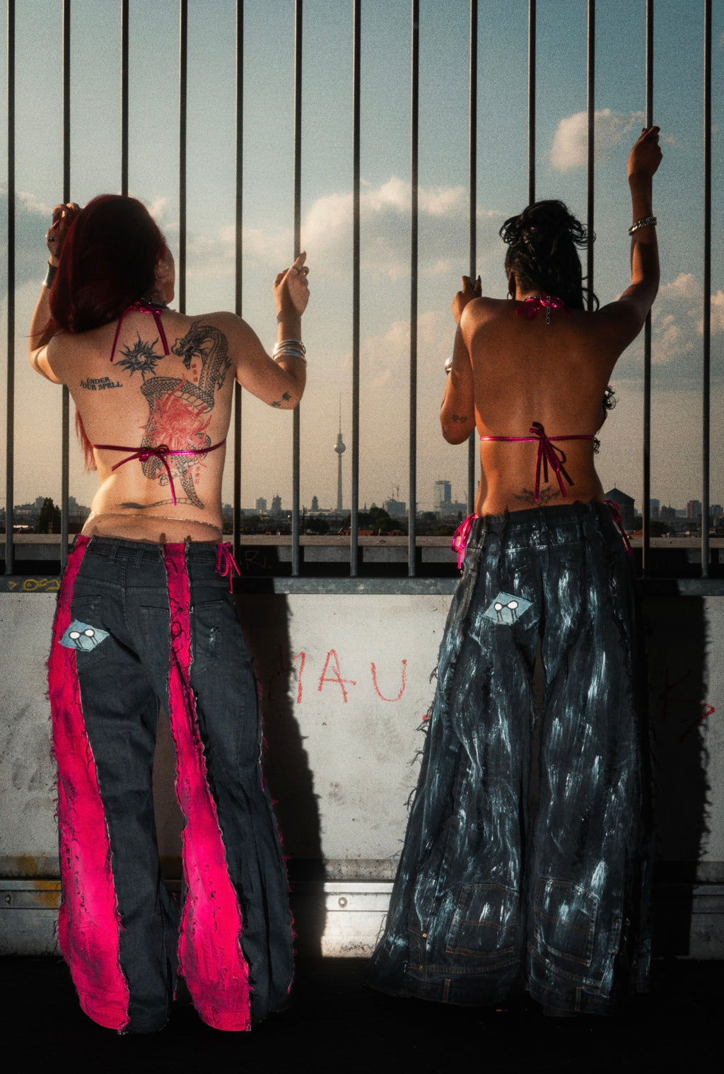 BLACK / PINK DISTRESSED SPG PANTS