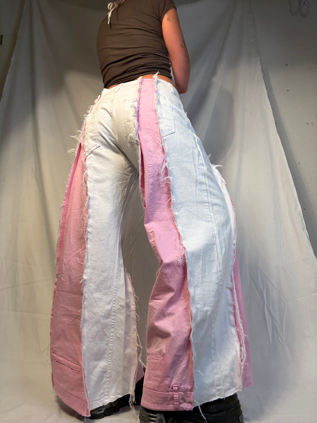 WIDE WHITE/BABY PINK SPG PANTS