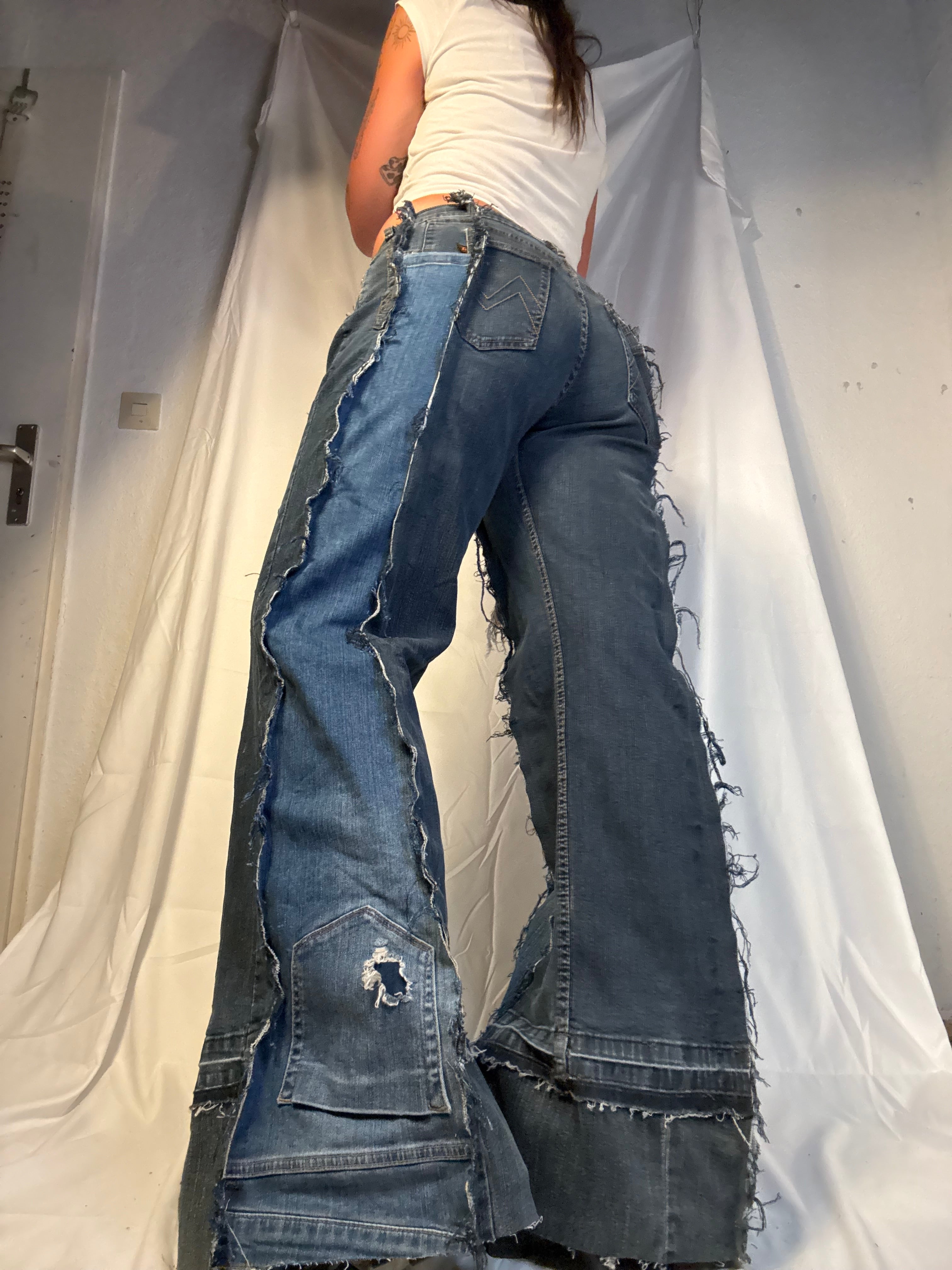 LIGHT SLIM PATCHED RIPPED DENIM SPG PANTS