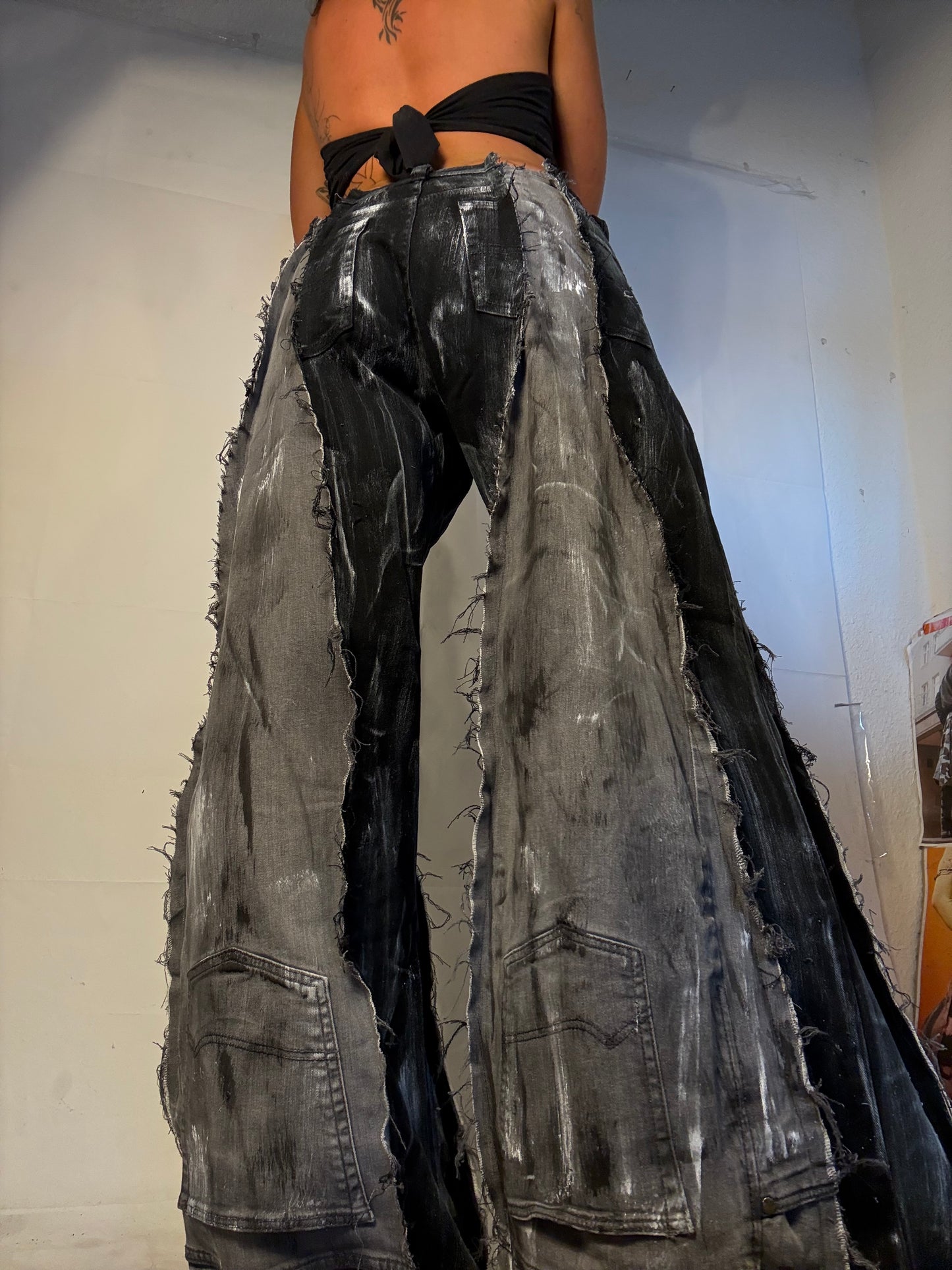 LONG FLARED STAINED ROCK BLACK/GREY SPG PANTS