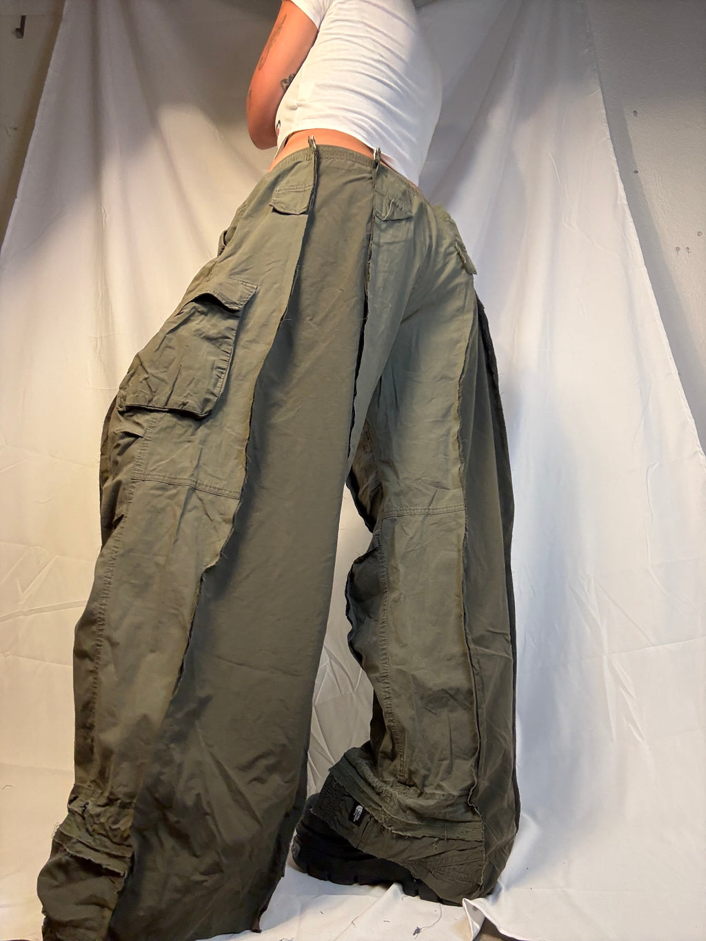 BAGGY DARK GREEN SPG PARACHUTE PANTS