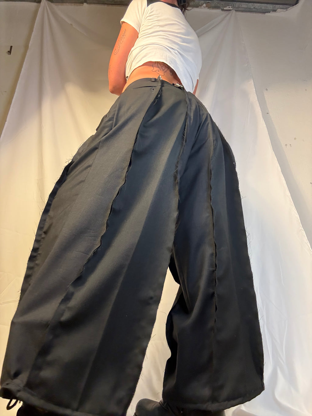 BAGGY ALL BLACK SPG SUITPANTS