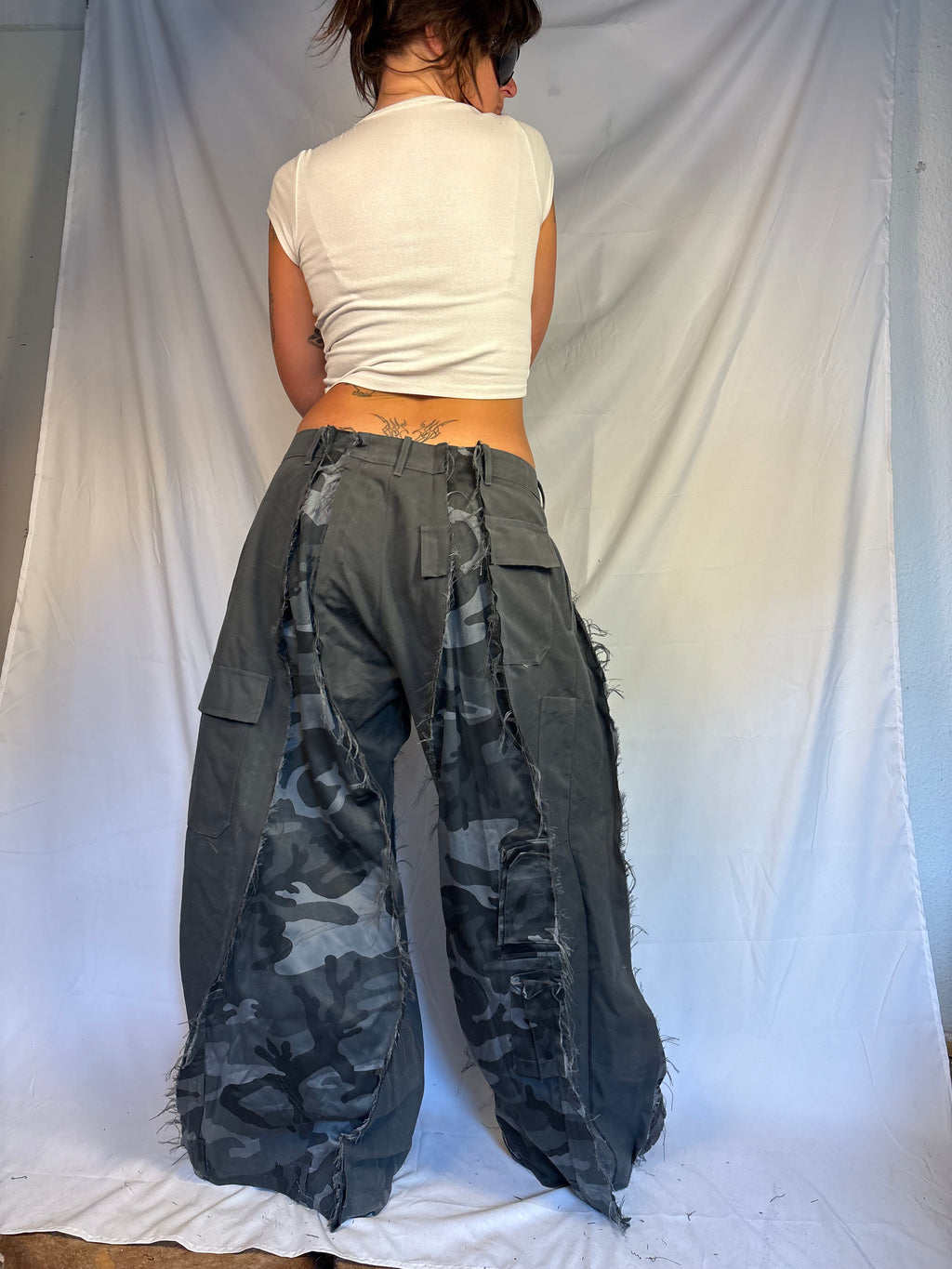 EXTRA BAGGY DARK CAMO CARGO SPG PANTS