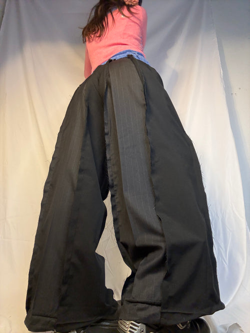 BAGGY BLACK PINSTRIBE SPG SUITPANTS