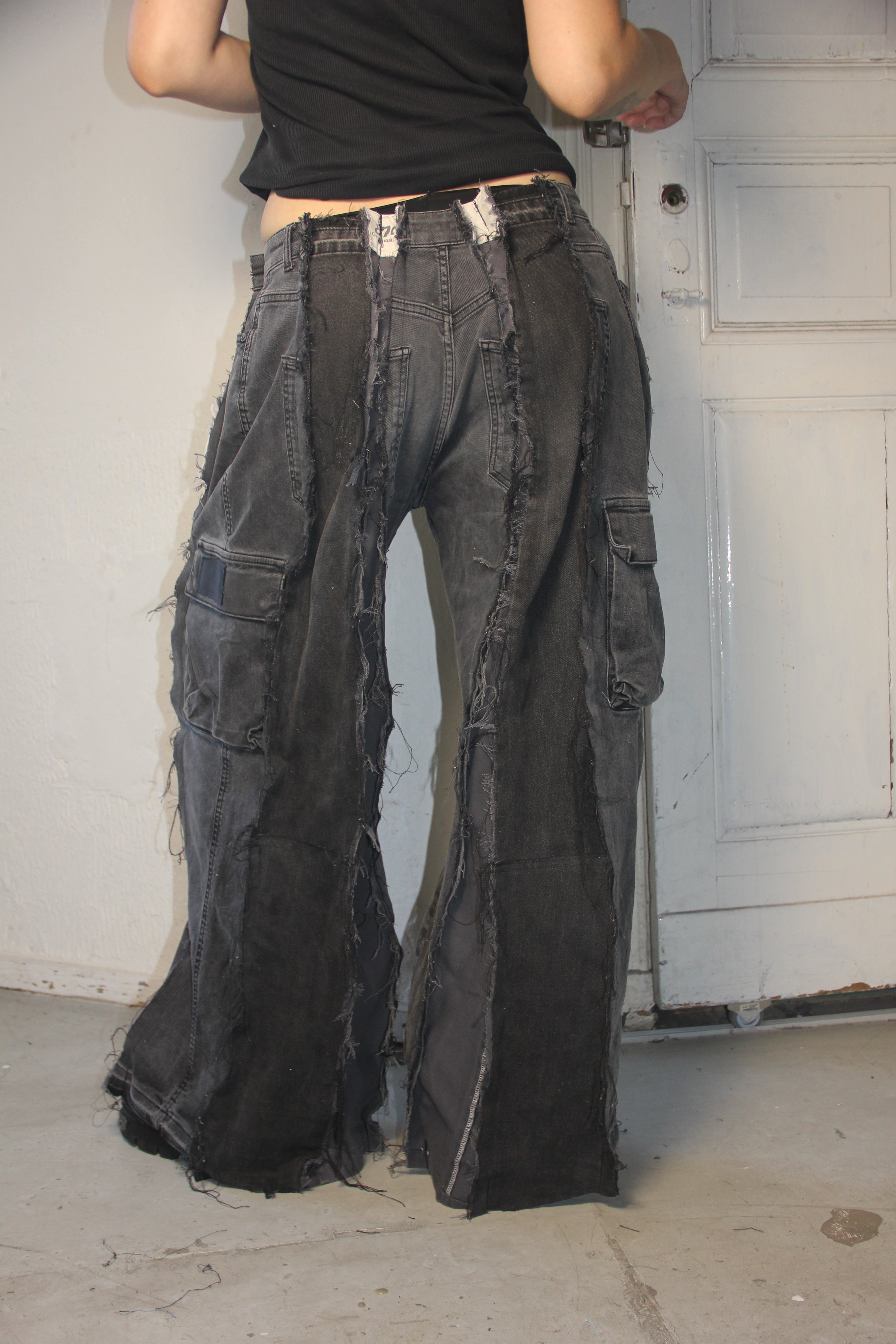 LIMITED EDITION BAGGY DARK GREY INSIDE-OUT CARGO SPG PANTS