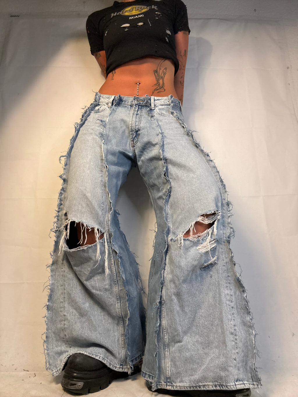 BAGGY RIPPED LIGHT DENIM SPG PANTS