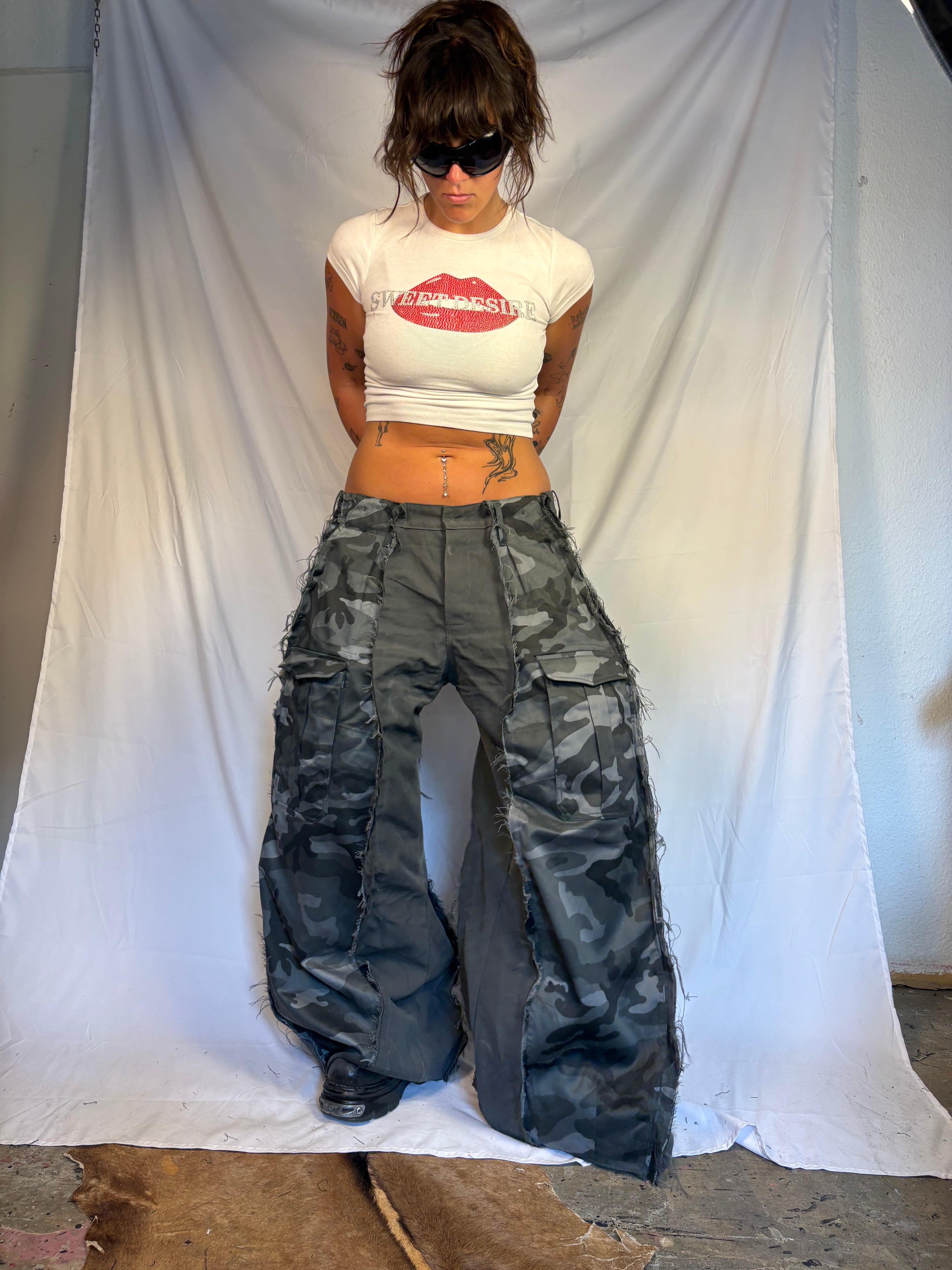 EXTRA BAGGY DARK CAMO CARGO SPG PANTS