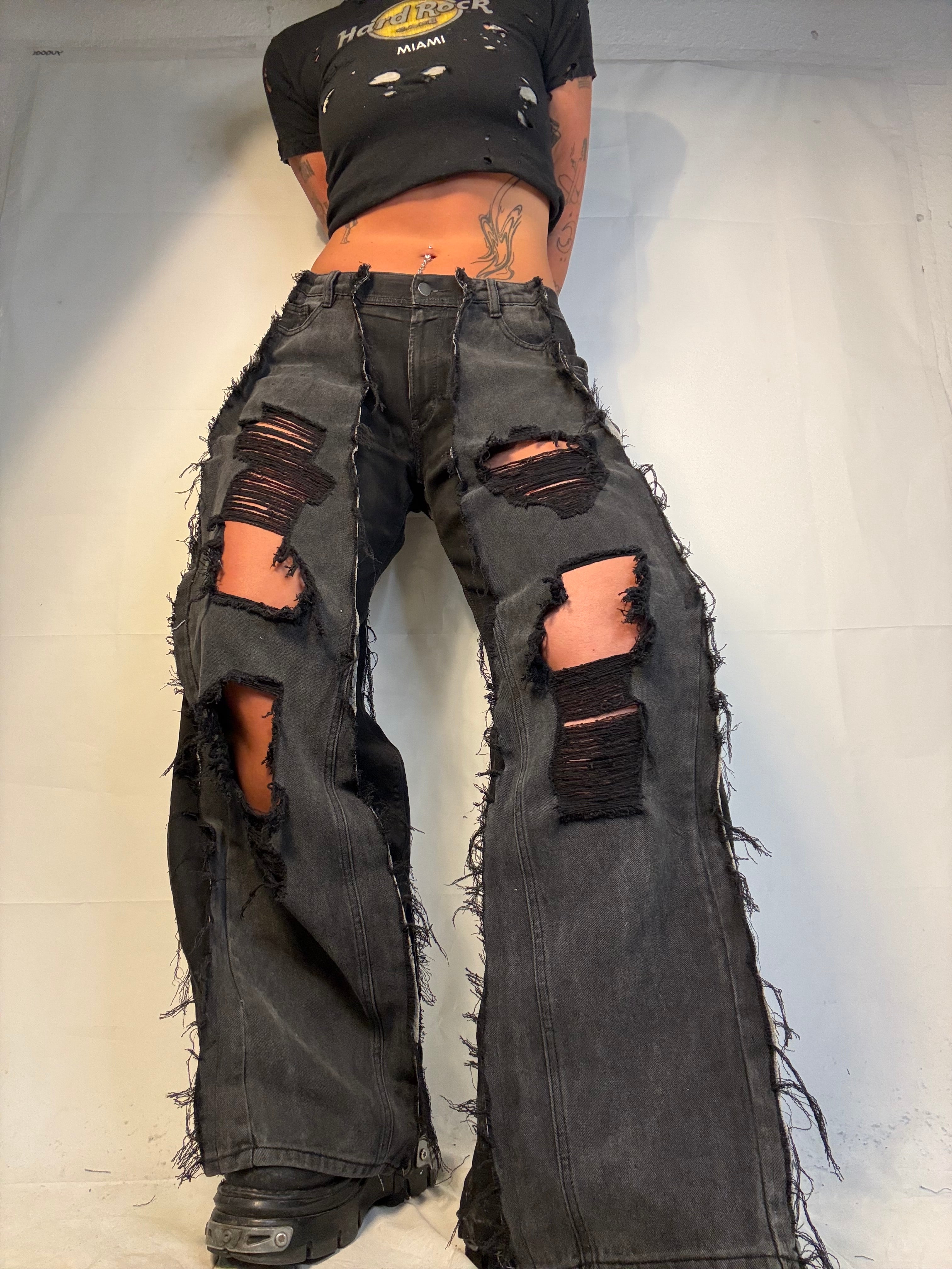 BAGGY RIPPED BLACK SPG PANTS