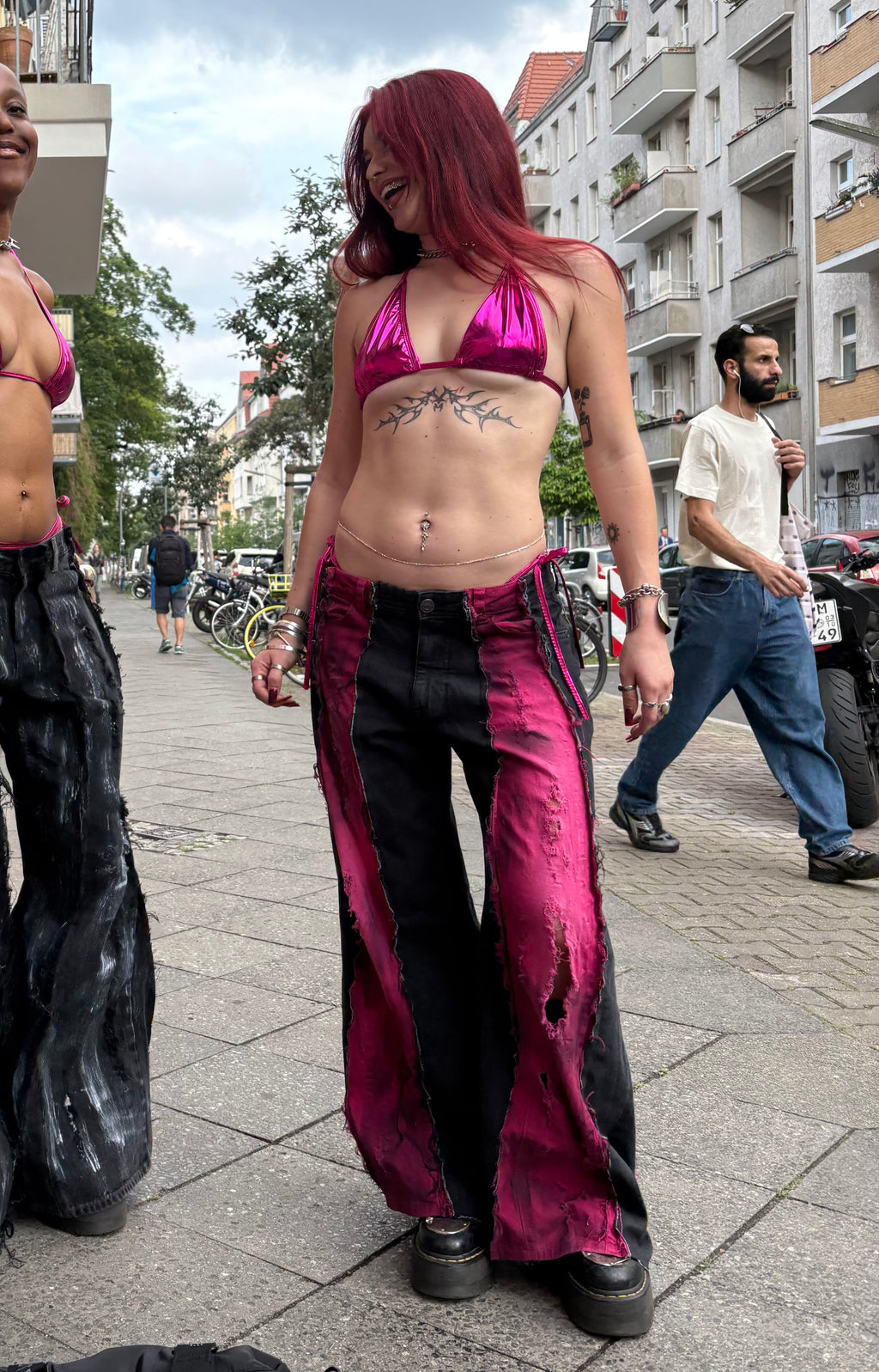 BLACK / PINK DISTRESSED SPG PANTS