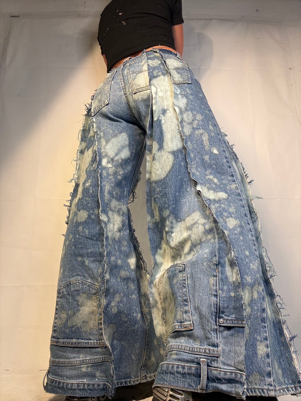 FLARED BLEACHED DENIM SPG PANTS