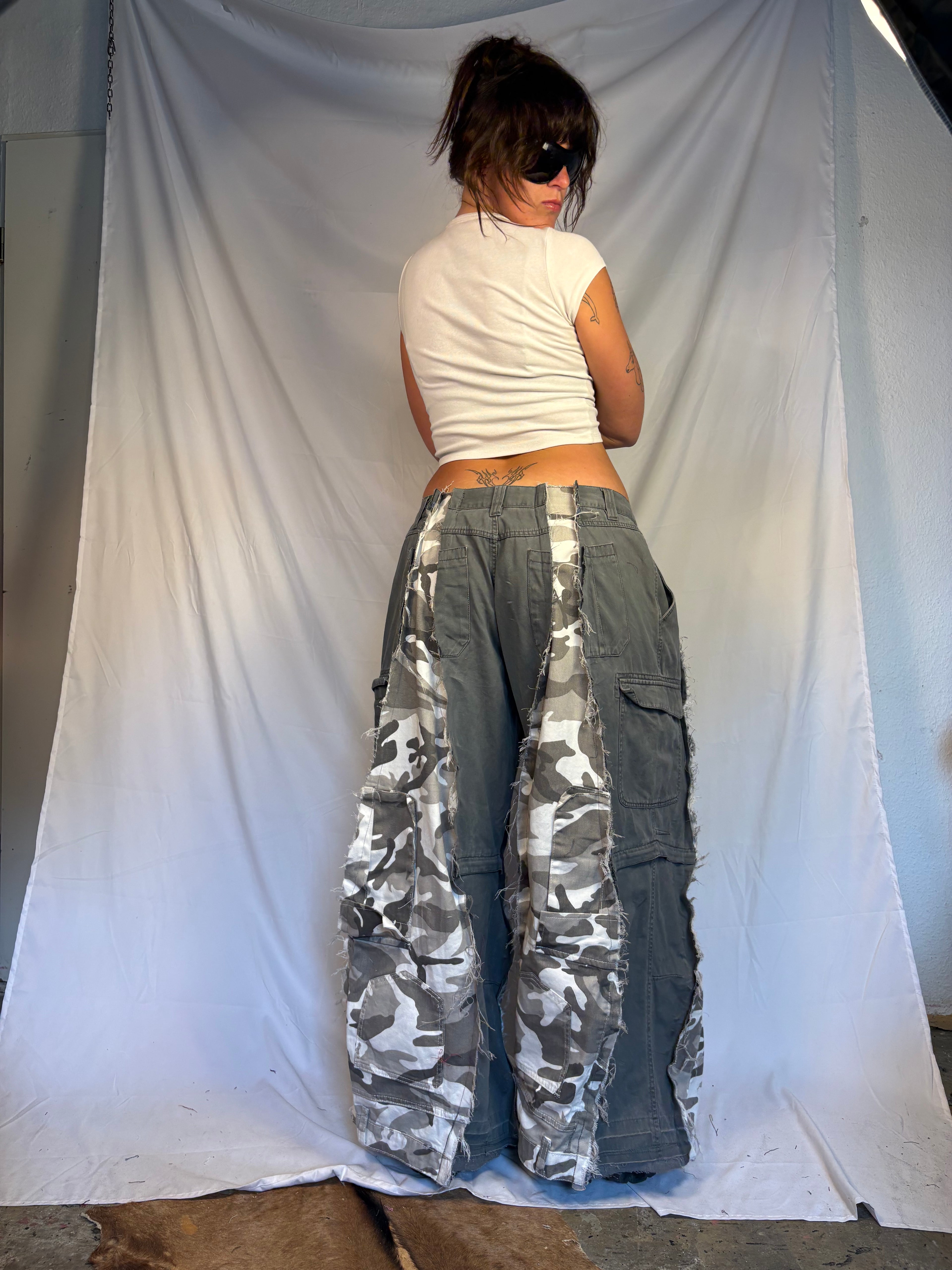 EXTRA BAGGY LIGHT GREY CAMO SPG PANTS