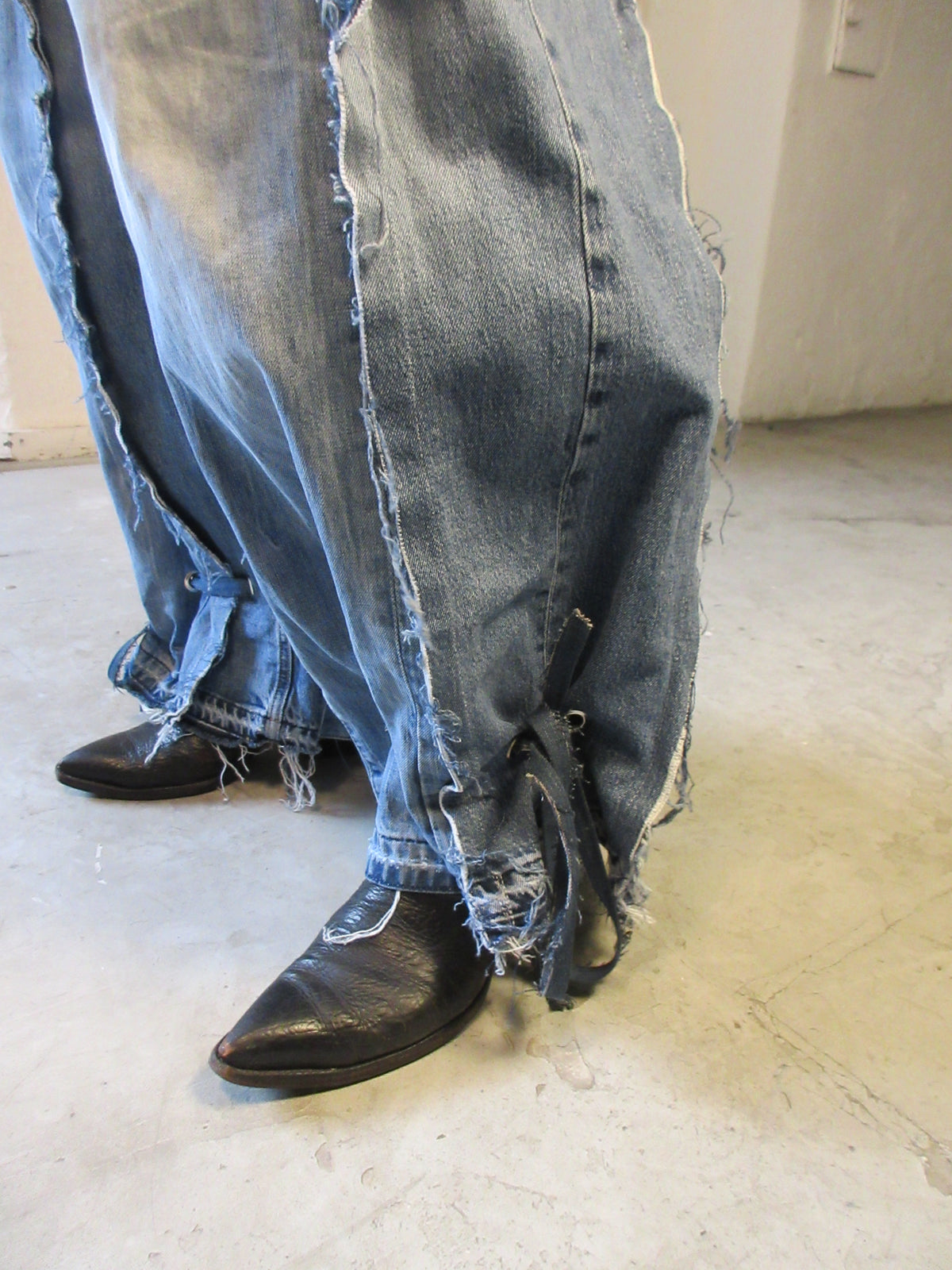 BAGGY TIE-IN LIGHT DENIM SPG PANTS