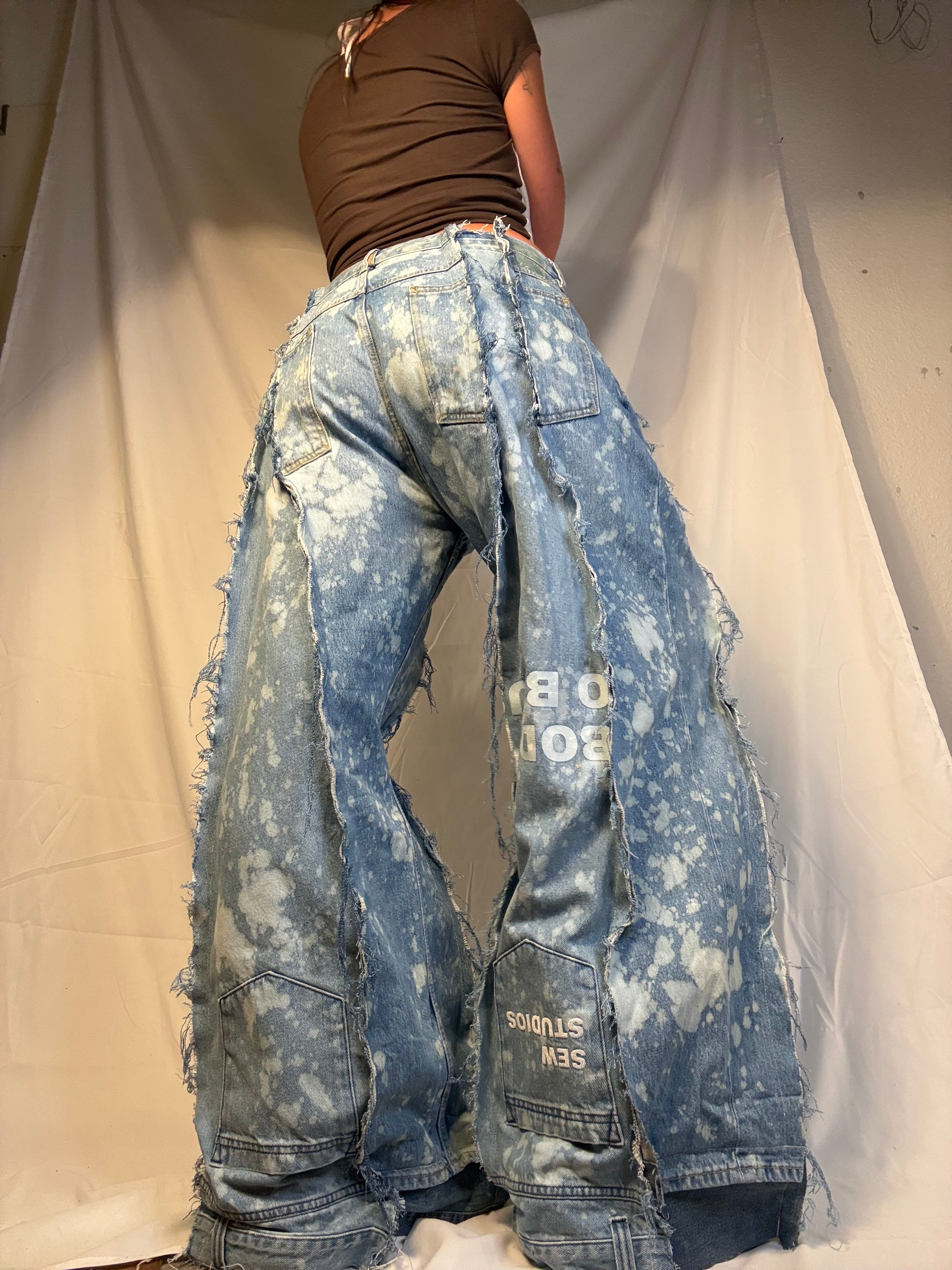 BAGGY OVERSIZE BLEACH LIGHT DENIM W TEXT DETAIL SPG PANTS