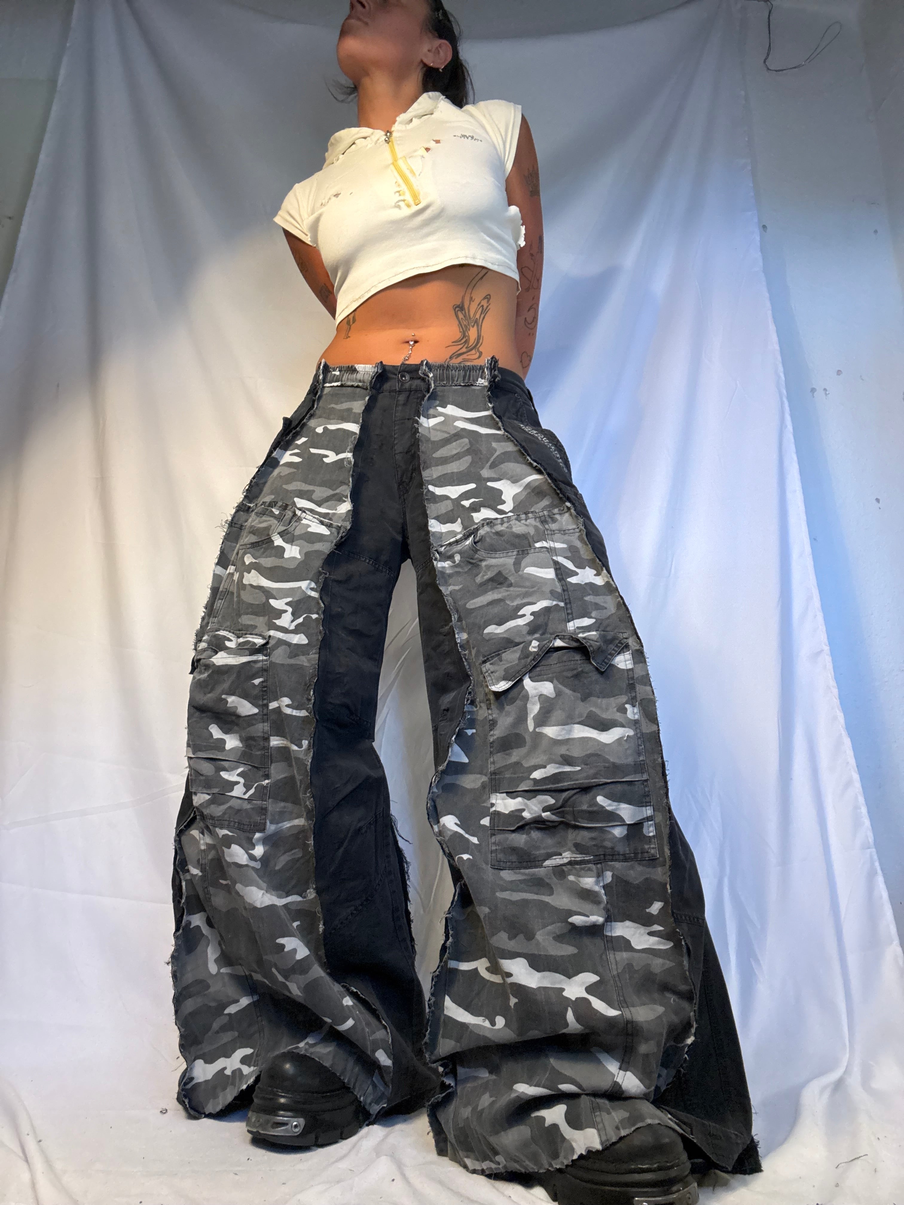 EXTRA BAGGY BLACK/WHITE CAMO SPG PANTS