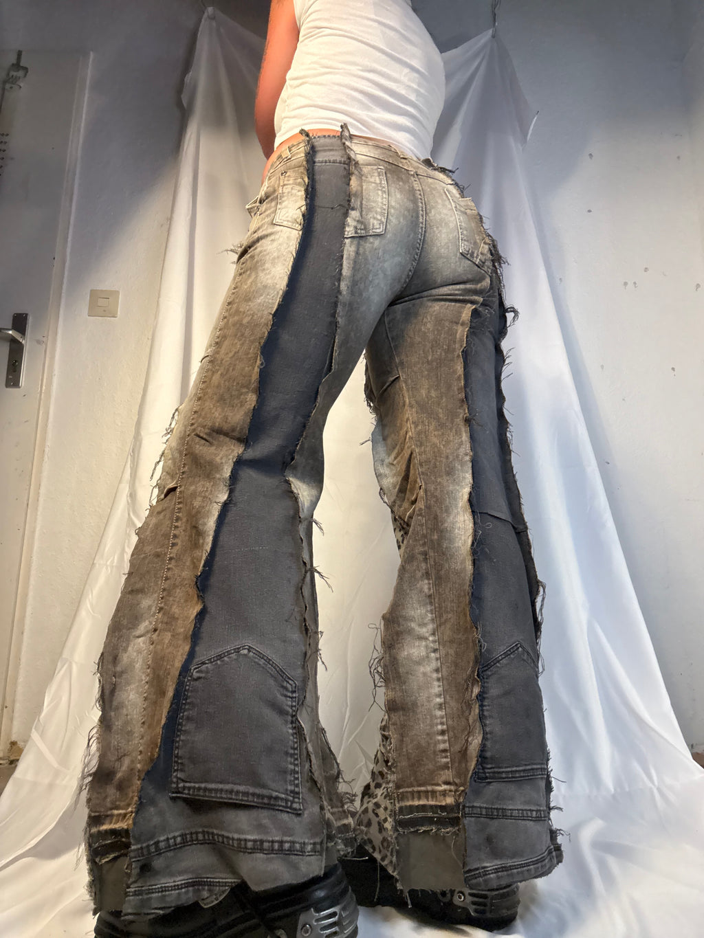 FLARED Y2K LEO / WASHED DENIM SPG PANTS